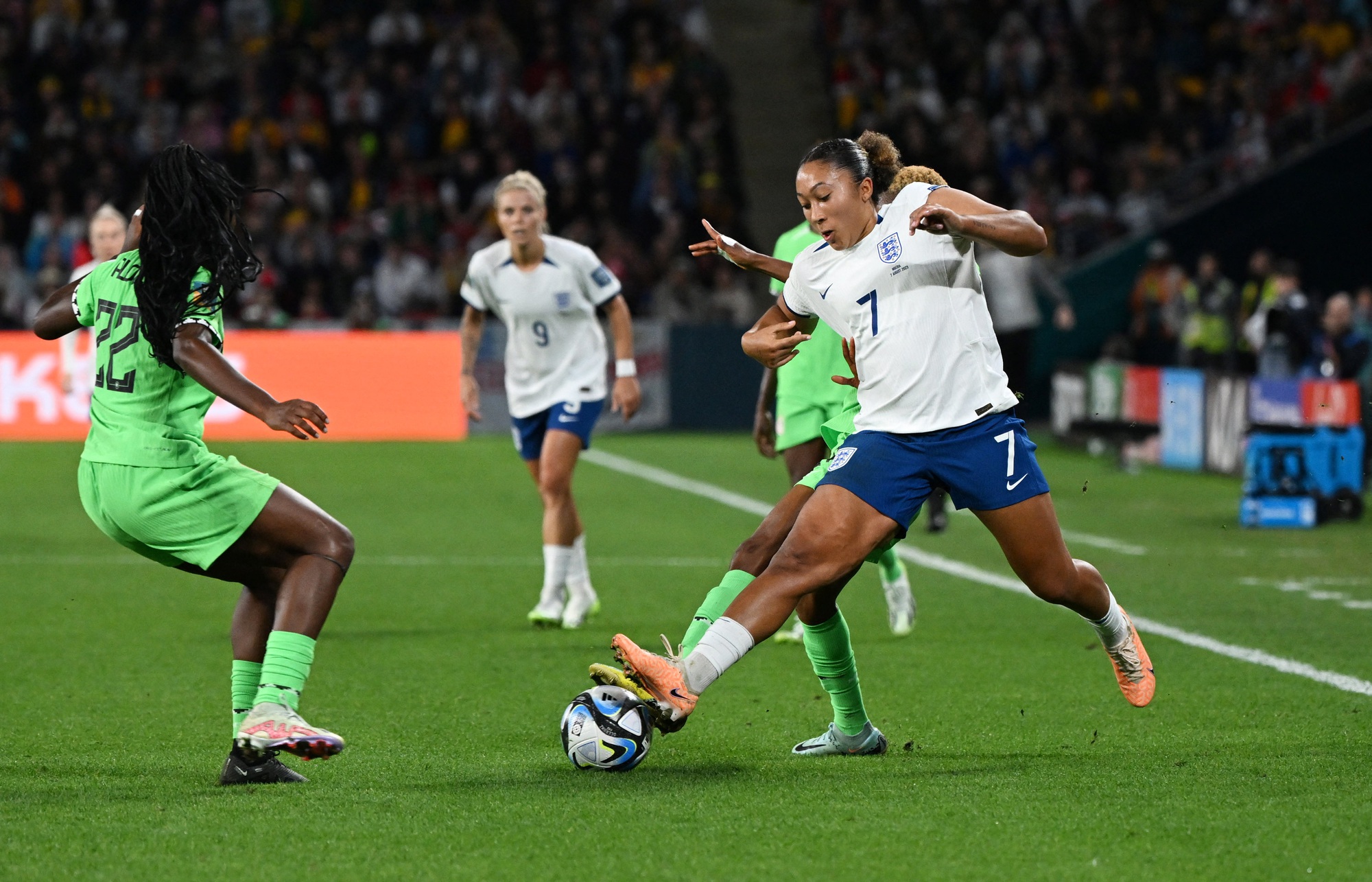 Đạp đối thủ, sao nữ tuyển Anh sẽ bị cấm thi đấu đến hết World Cup? - Ảnh 4.