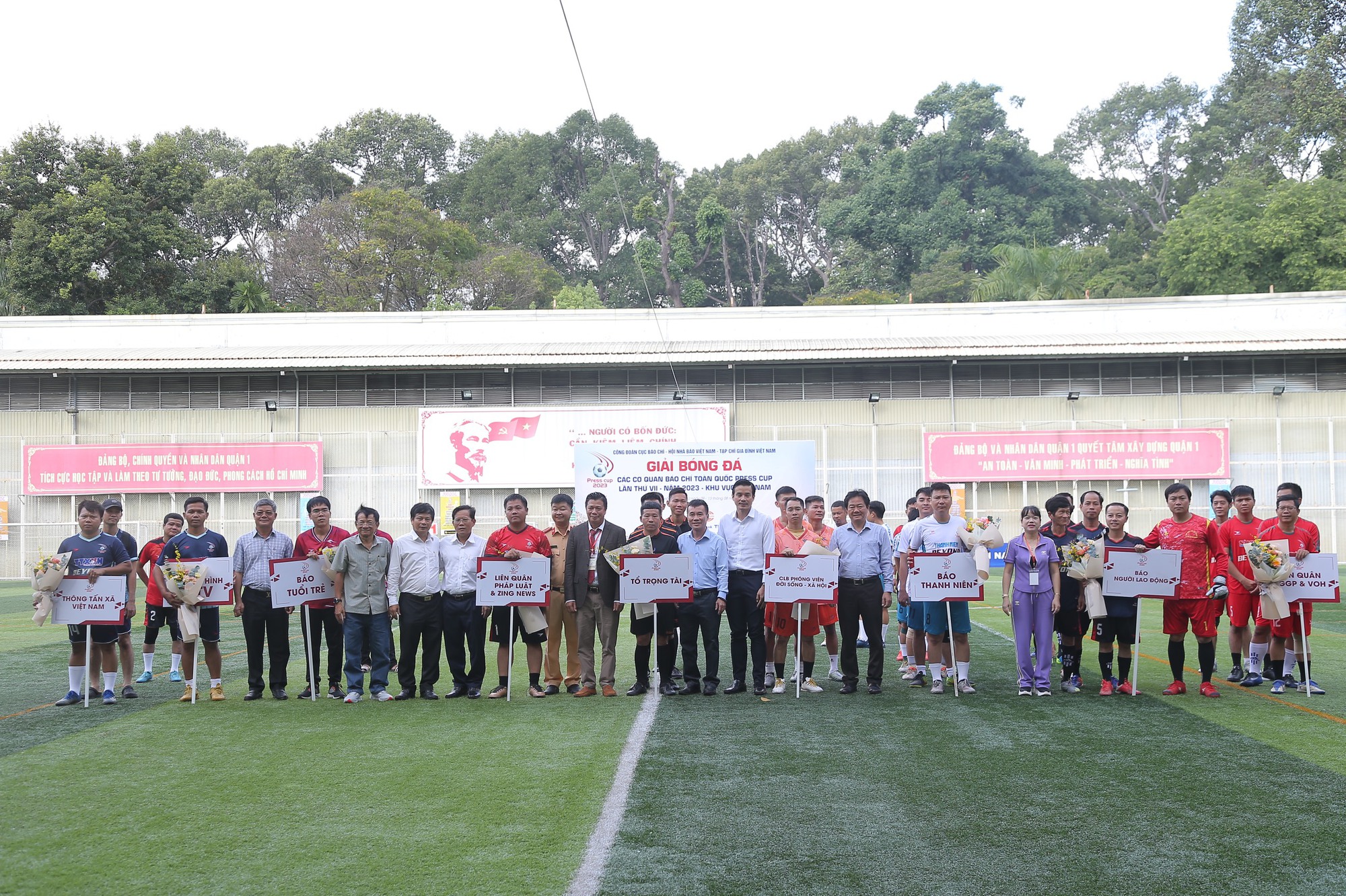 Đội báo Người Lao Động thắng trận khai mạc Giải bóng đá Press Cup 2023 - Ảnh 1.
