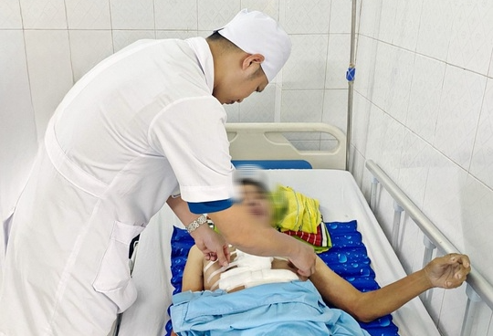 Trâu lạ liên tiếp đuổi húc người, xã ra văn bản khuyến cáo người dân  - Ảnh 2.