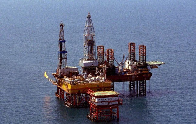 Ukraine released a clip announcing the return of the strategic oil rig to the Black Sea - Photo 2.