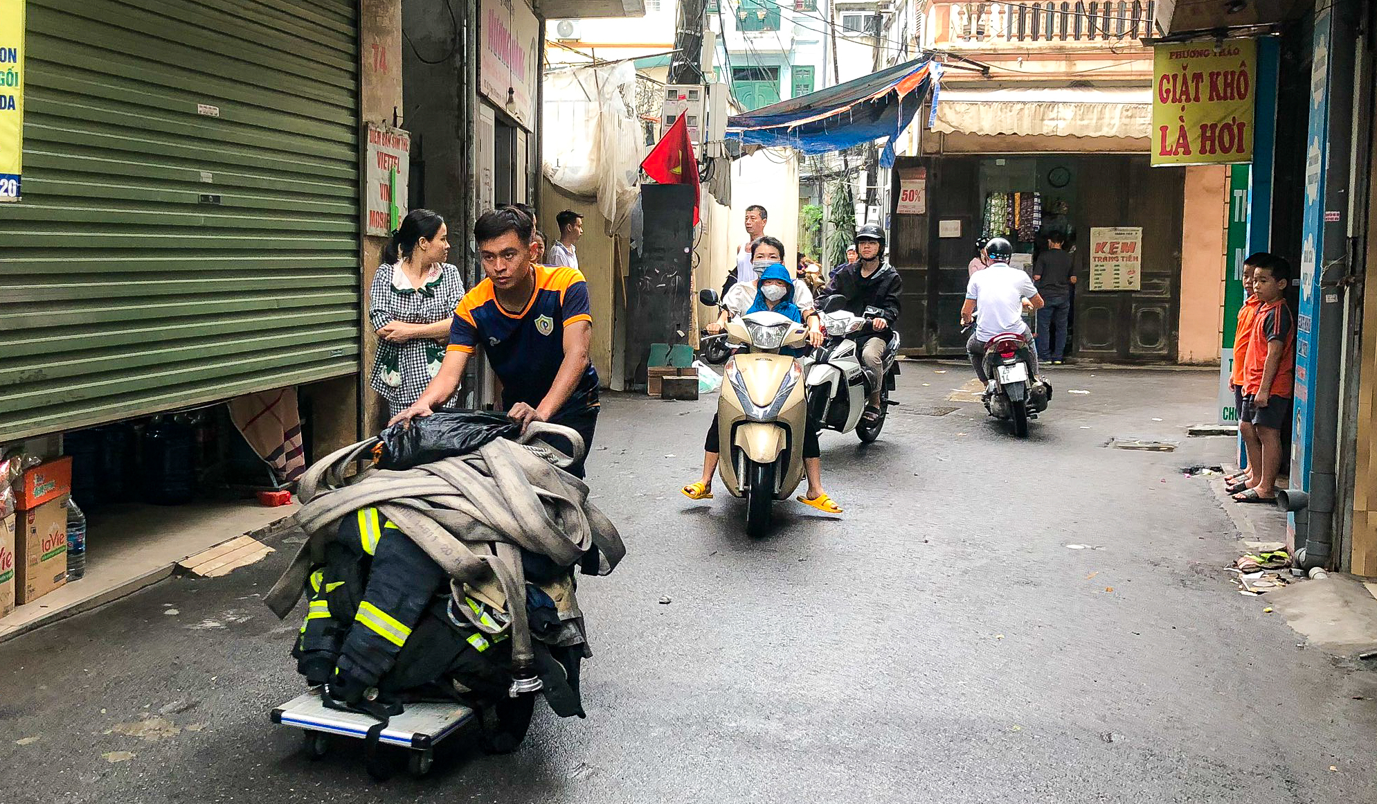 Bí thư Hà Nội, Phó Thủ tướng đến hiện trường chỉ đạo khắc phục hậu quả vụ cháy chung cư mini - Ảnh 5.