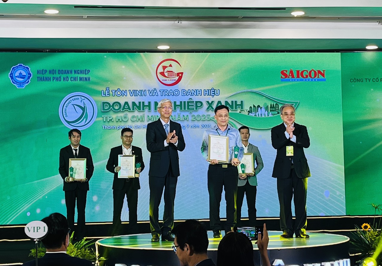 TP HCM trao danh hiệu Doanh nghiệp xanh cho 90 doanh nghiệp - Ảnh 1.
