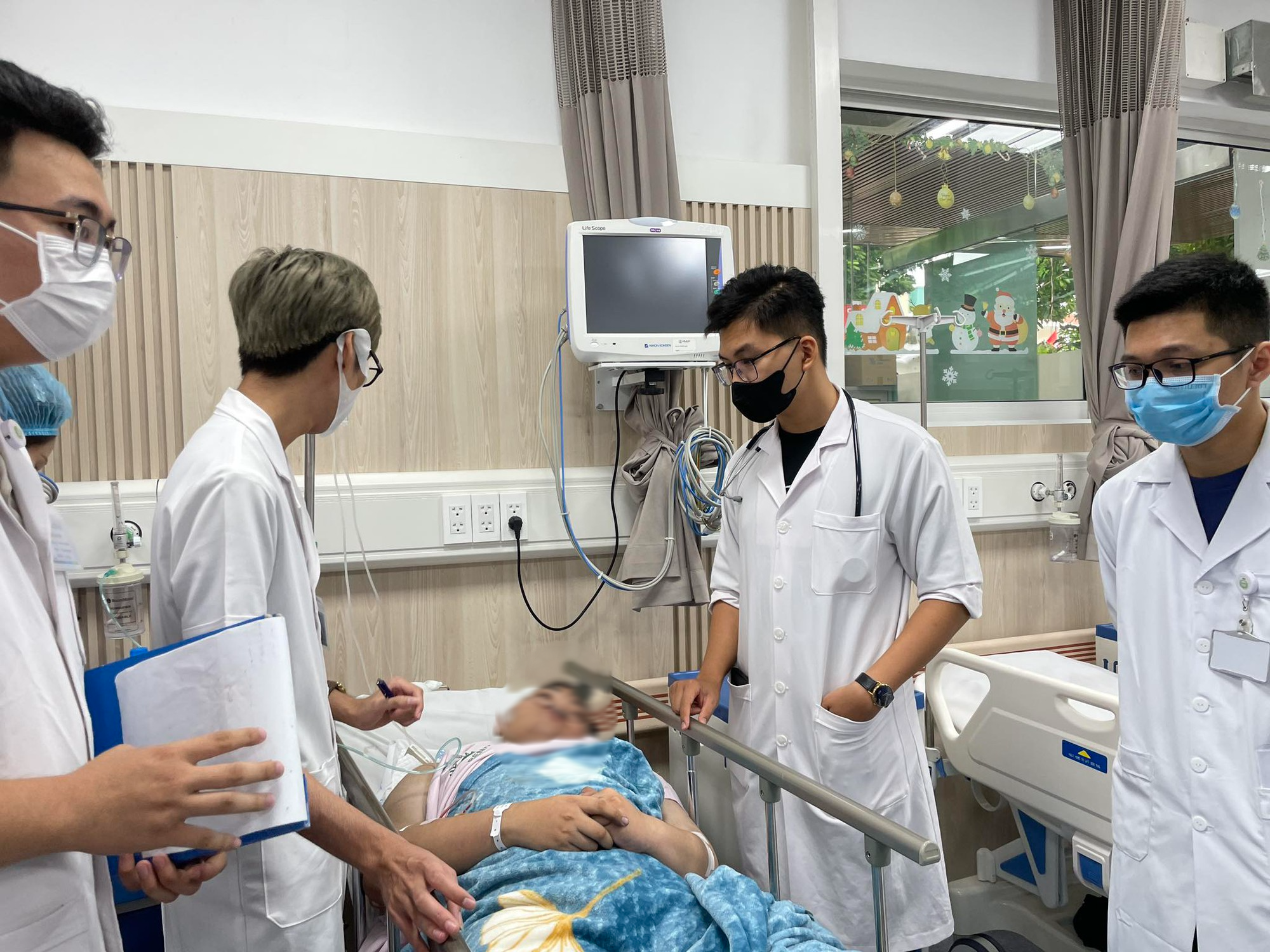 Người phụ nữ nhảy xuống từ tầng 9 chung cư mini giờ thế nào? - Ảnh 3. Người phụ nữ nhảy xuống từ tầng 9 chung cư mini giờ thế nào? - Ảnh 3.