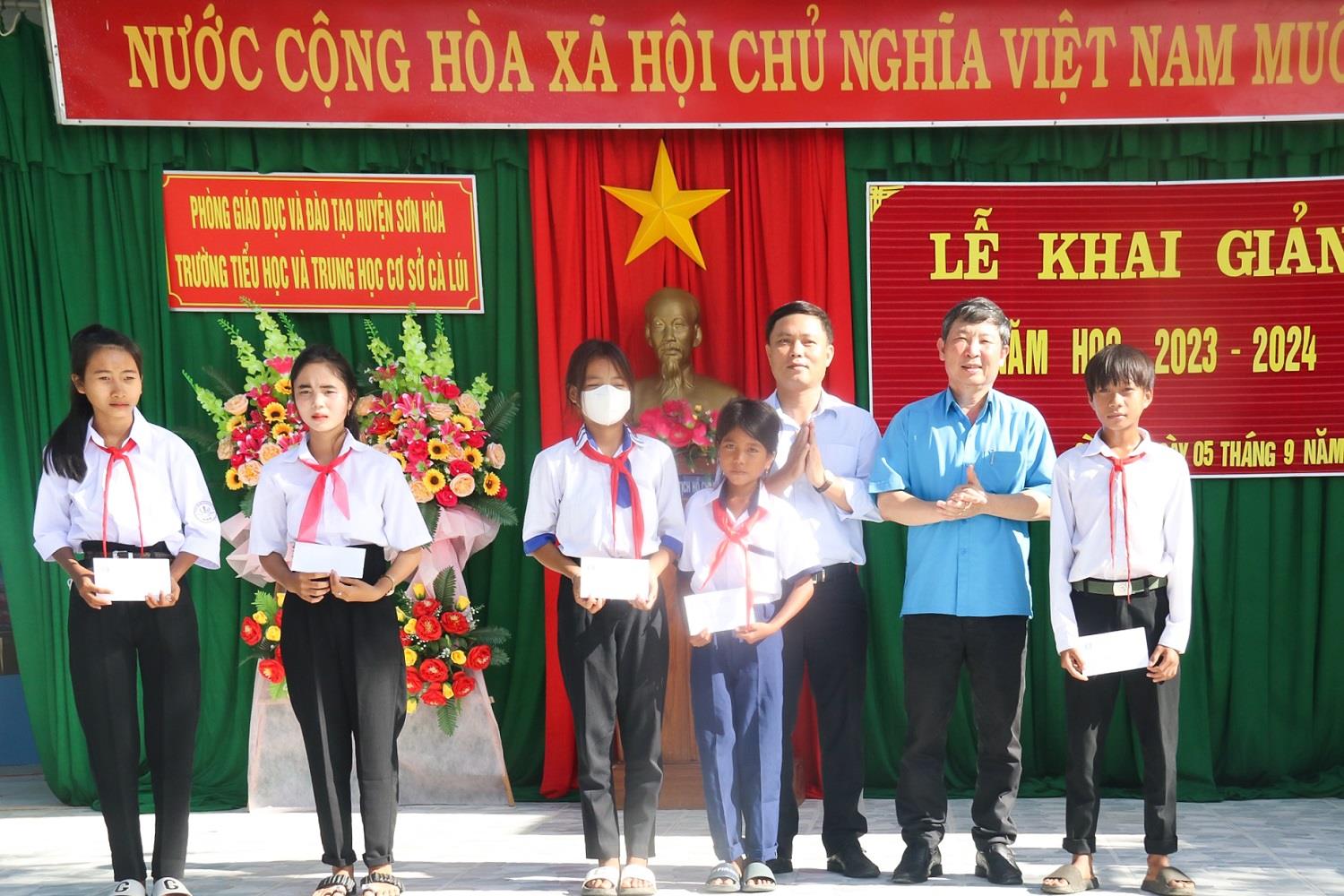 Khatoco đồng hành cùng học sinh, sinh viên đầu năm học mới - Ảnh 6.
