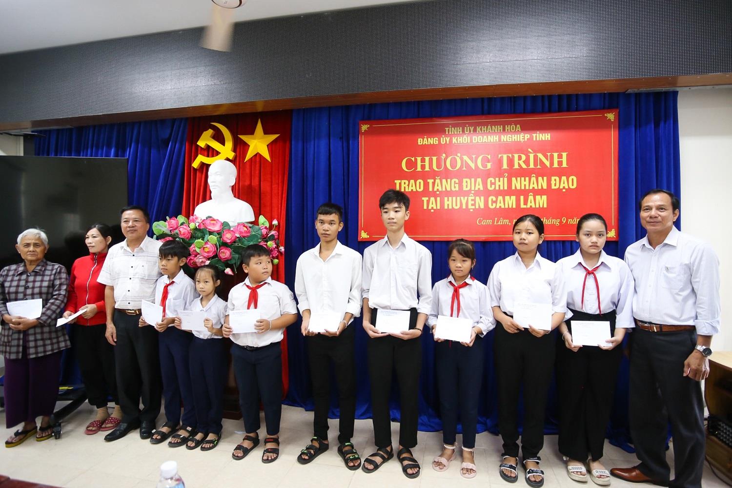 Khatoco đồng hành cùng học sinh, sinh viên đầu năm học mới - Ảnh 7.