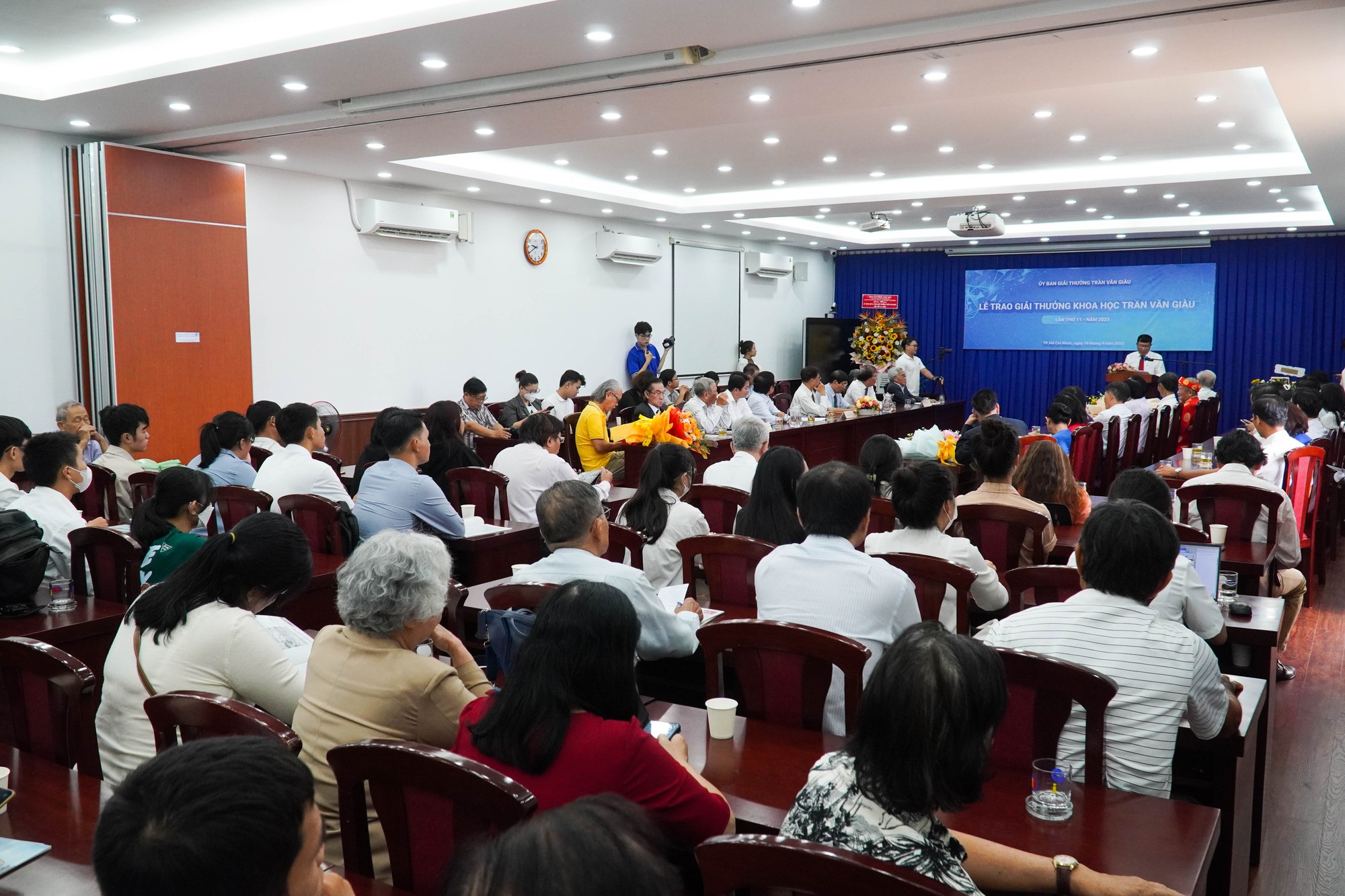 Nhà nghiên cứu Nguyễn Đình Tư nhận giải thưởng khoa học Trần Văn Giàu năm 2023 - Ảnh 9.