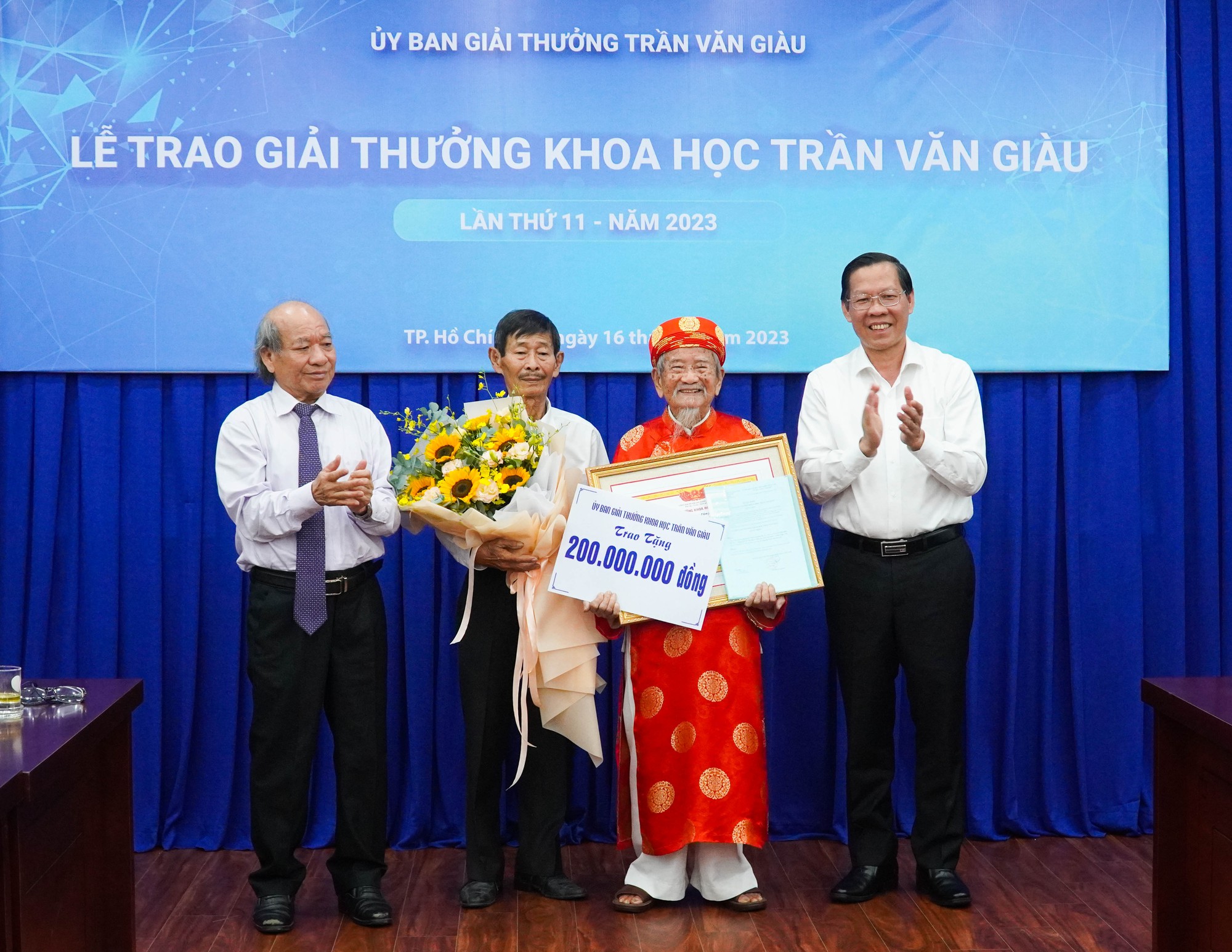Nhà nghiên cứu Nguyễn Đình Tư nhận giải thưởng khoa học Trần Văn Giàu năm 2023 - Ảnh 4.