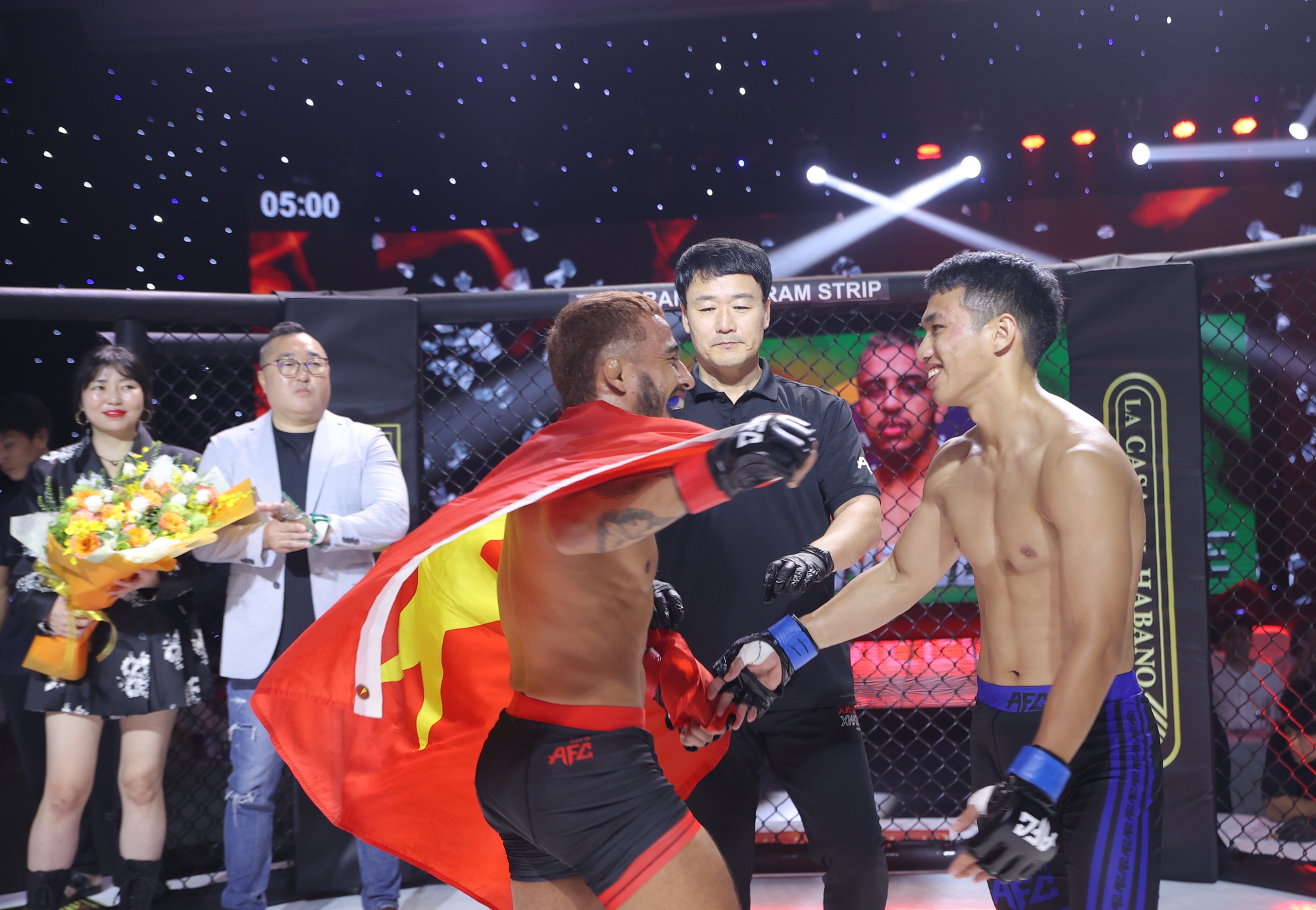 MMA AFC 28: Chiến thần Robson Oliveira giành đai vô địch danh giá - Ảnh 7.