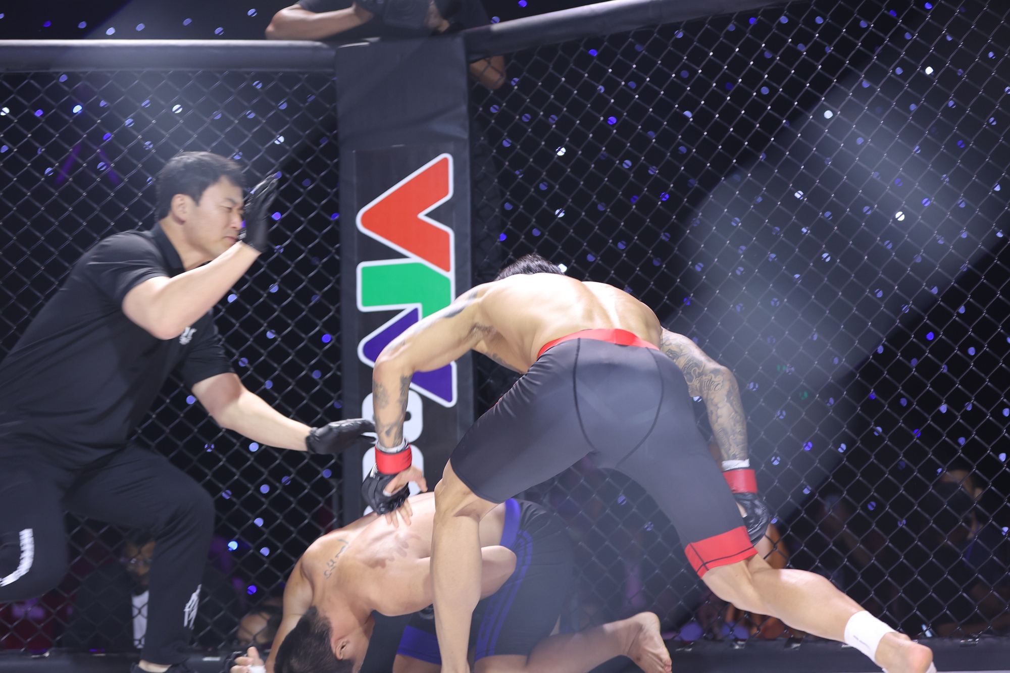 MMA AFC 28: Chiến thần Robson Oliveira giành đai vô địch danh giá - Ảnh 8.