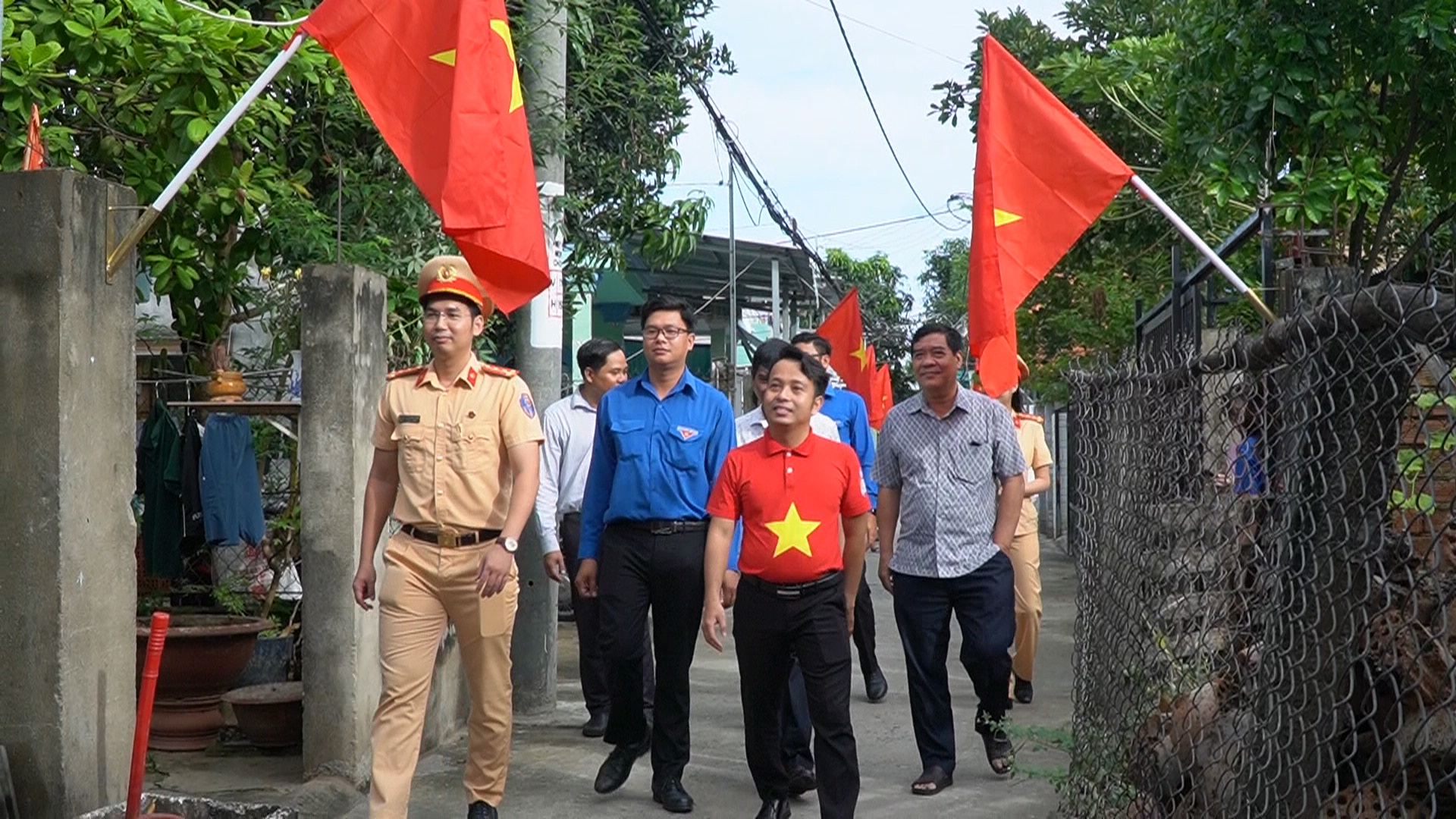 Ấn tượng “Đường cờ Tổ quốc” ở xã Bình Khánh, huyện Cần Giờ - Ảnh 1.