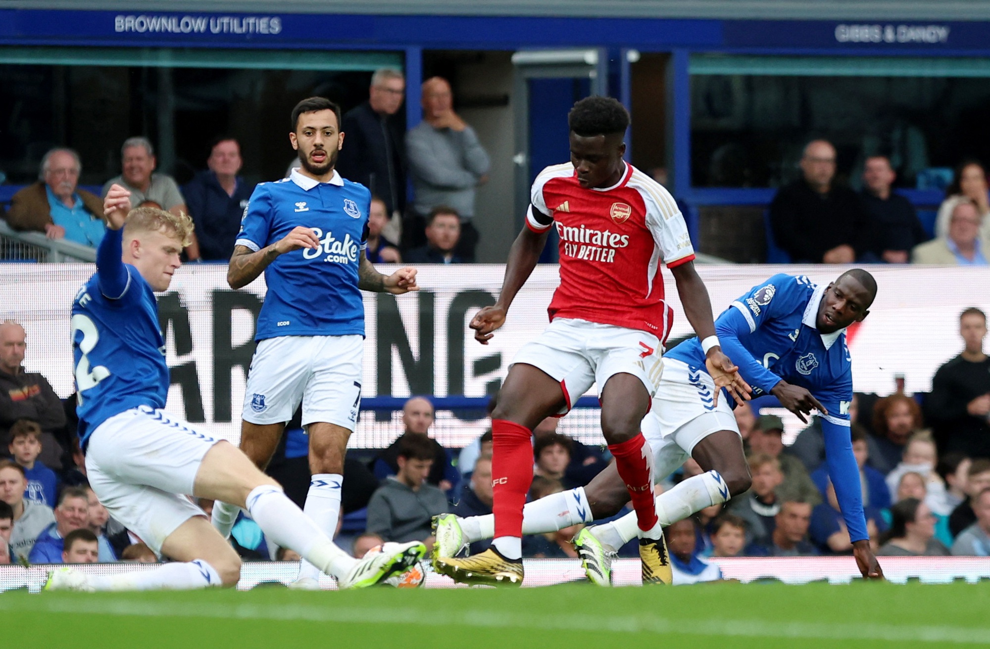 Sao dự bị tỏa sáng, Arsenal giành 3 điểm từ kỳ phùng địch thủ Everton - Ảnh 1.