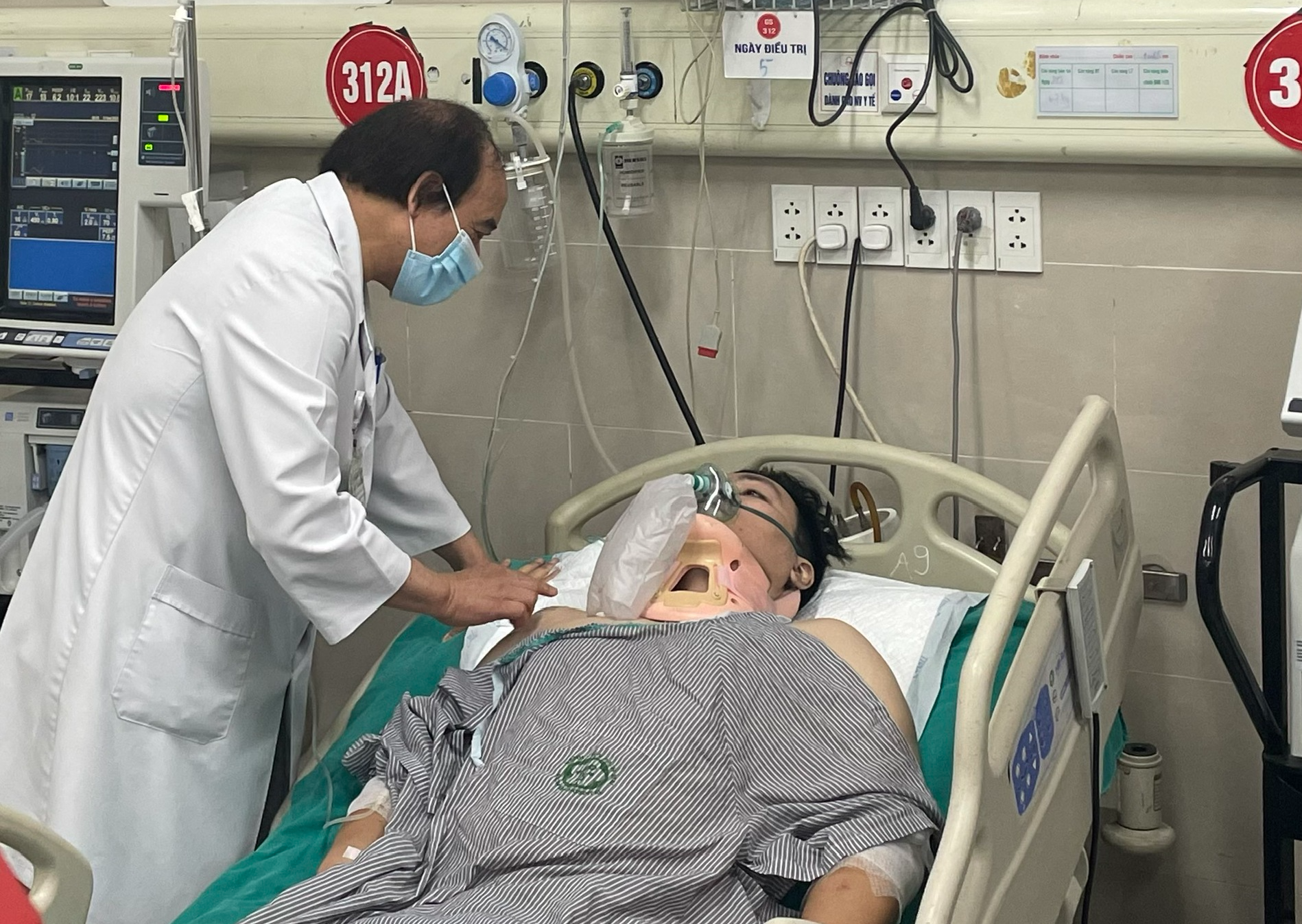 Thông tin mới nhất về sức khoẻ các nạn nhân vụ cháy chung cư mini - Ảnh 1. Thông tin mới nhất về sức khoẻ các nạn nhân vụ cháy chung cư mini - Ảnh 1.