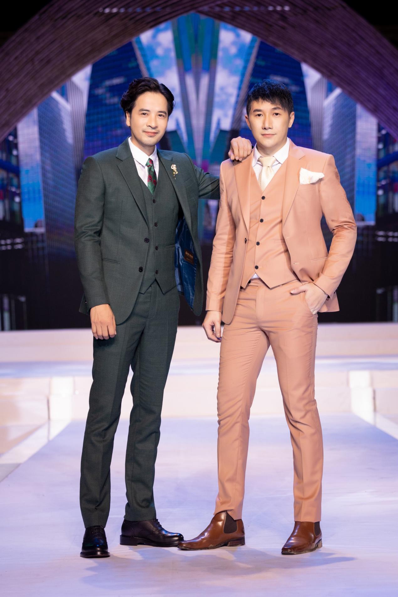 دوآن من تائی جنٹل مین اسٹائل میں، ویسٹن مون ایمی کے لیے ویڈیٹی کے طور پر پرفارم کرتے ہوئے - تصویر 3۔ Đoàn Minh Tài phong cách quý ông, diễn vedette cho Veston Mon Amie - Ảnh 3.