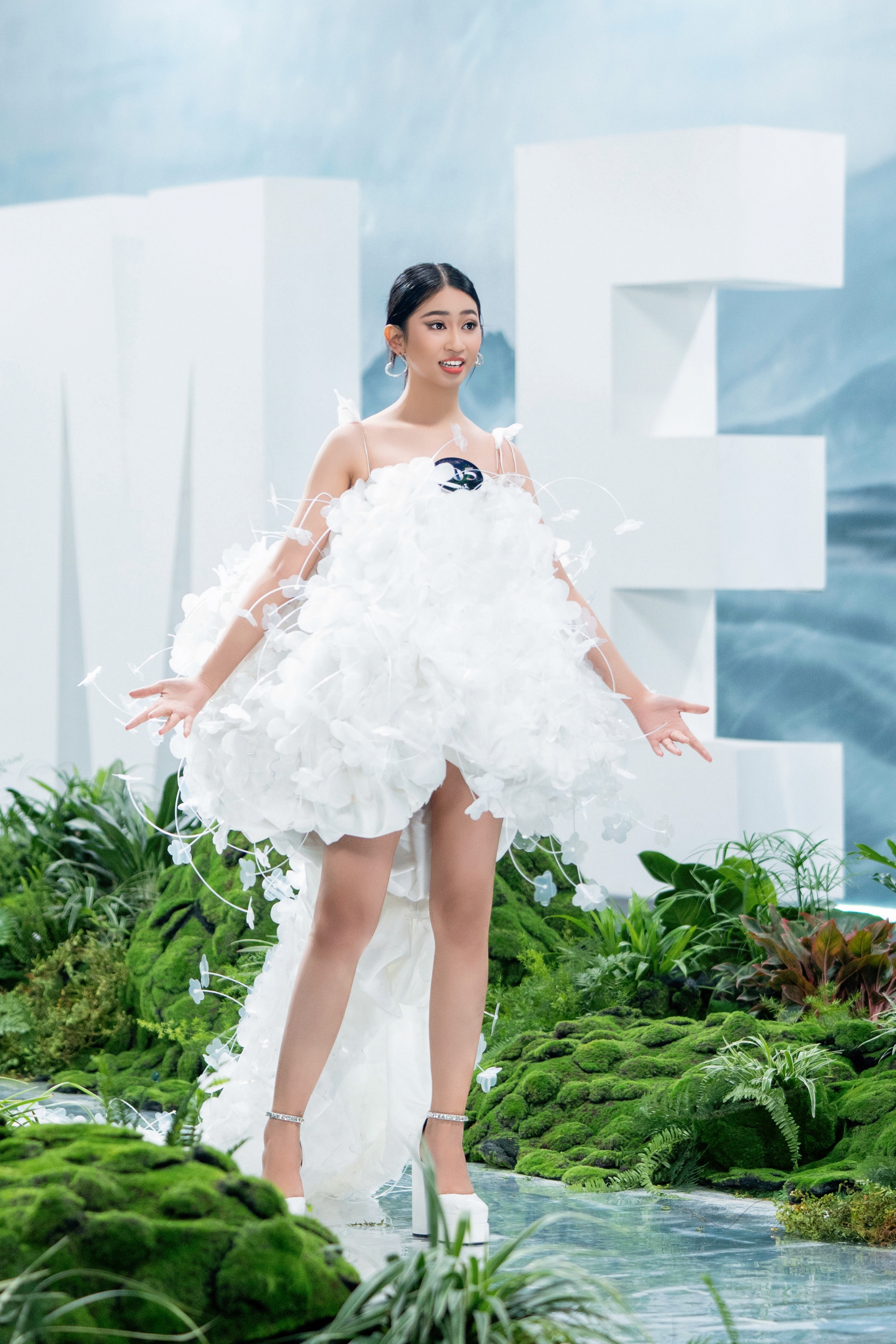 Thí sinh Miss Earth Việt Nam 2023 diện trang phục tái chế độc đáo - Ảnh 5.