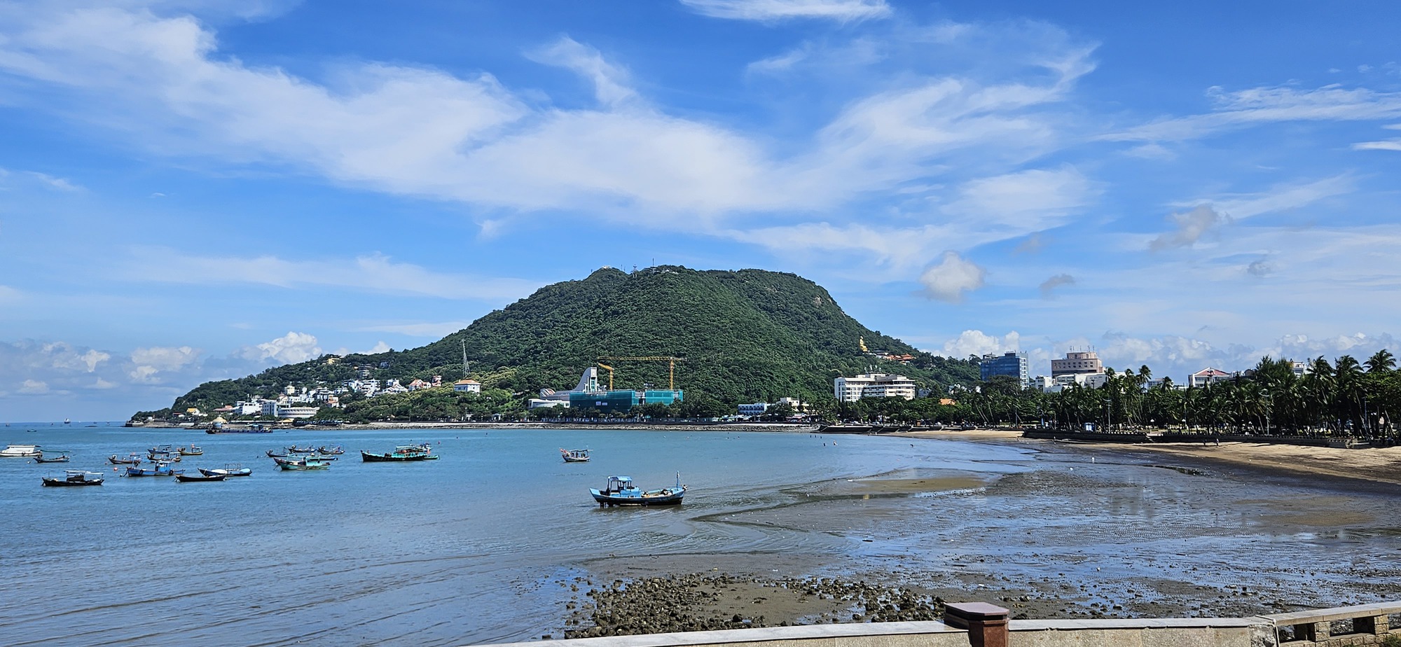 Xe buýt 2 tầng thoáng nóc về Vũng Tàu - Ảnh 2.