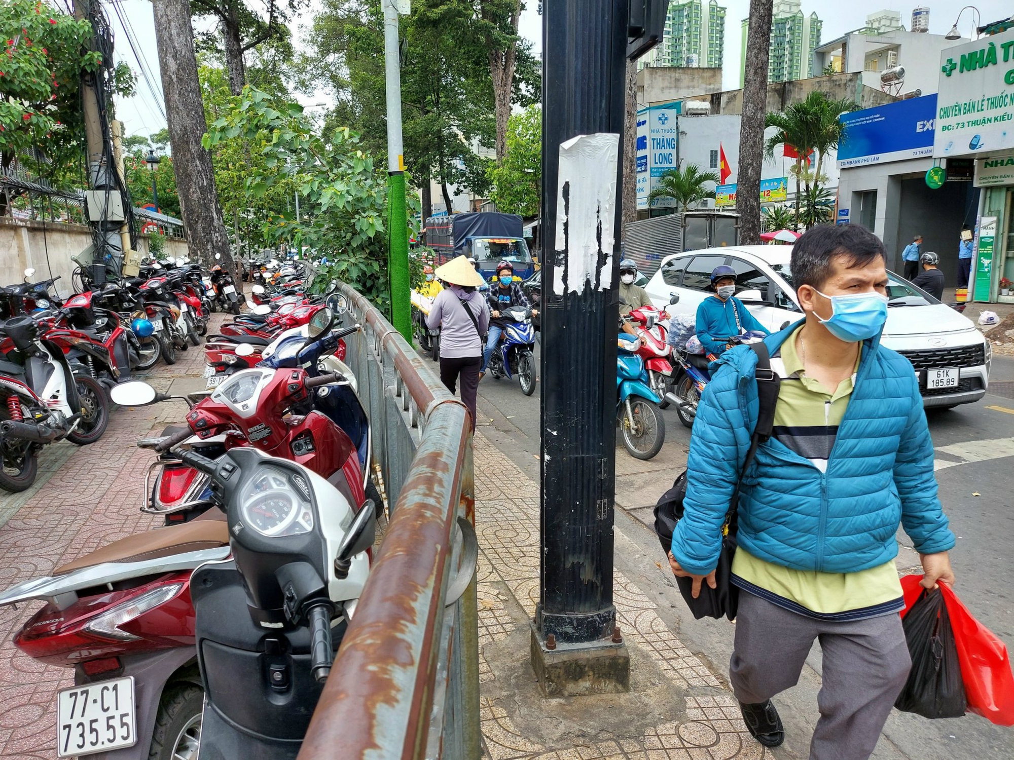 THU PHÍ SỬ DỤNG VỈA HÈ: CẦN THIẾT, HỢP LÝ (*): Sát thực tế, phù hợp xu hướng - Ảnh 1.