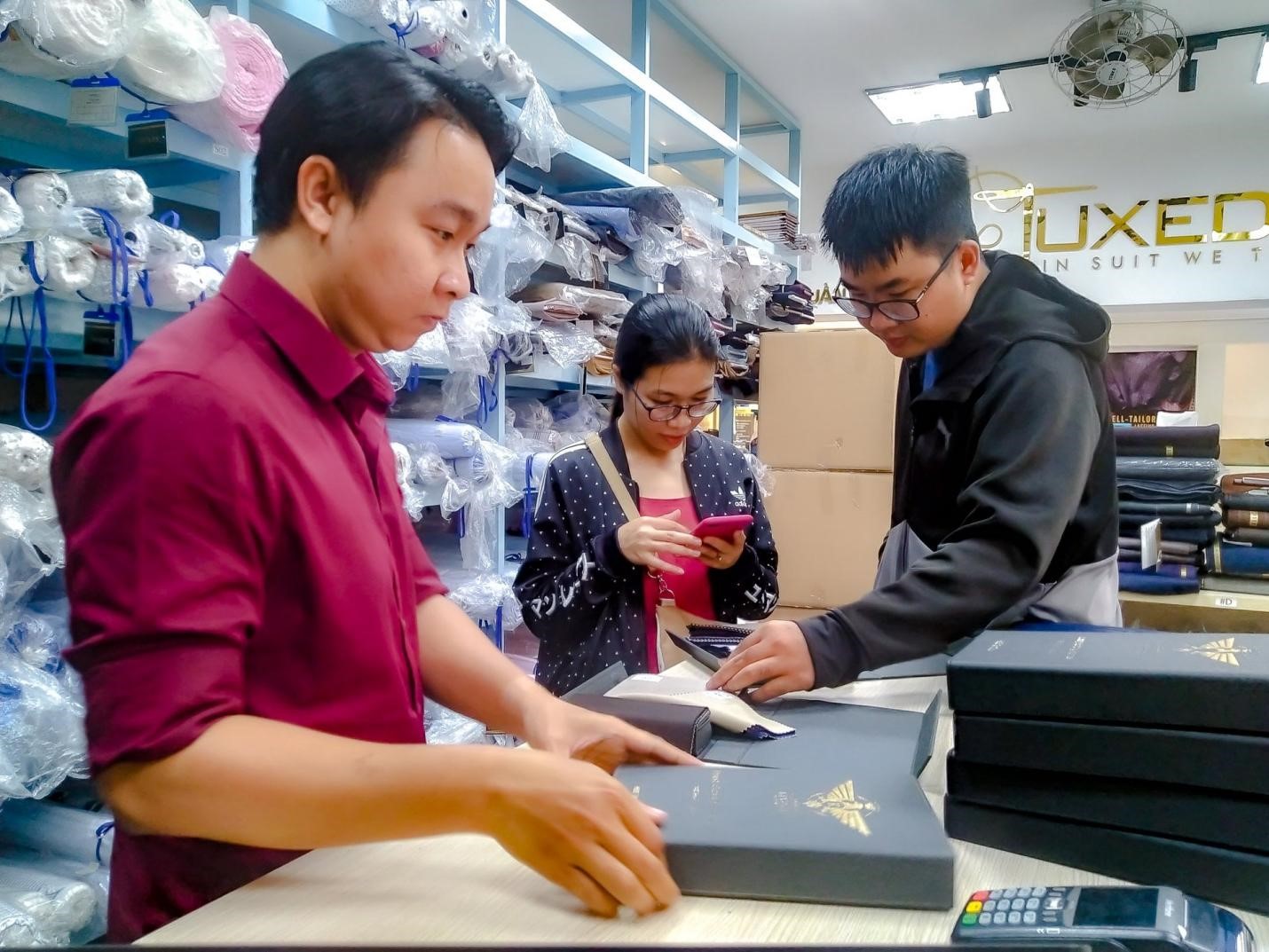 Kevinlli - Chất liệu vải may vest cao cấp cho quý ông tự tin và sang trọng - Ảnh 3. Kevinlli - Chất liệu vải may vest cao cấp cho quý ông tự tin và sang trọng - Ảnh 3.