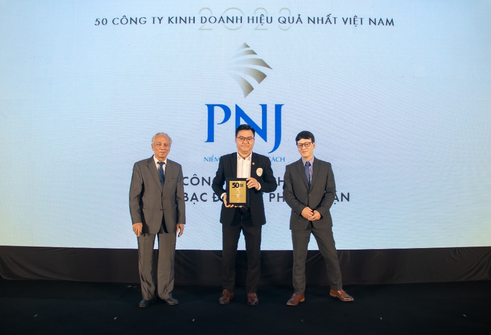 PNJ tiếp tục là một trong top 50 công ty kinh doanh hiệu quả nhất Việt Nam - Ảnh 3.
