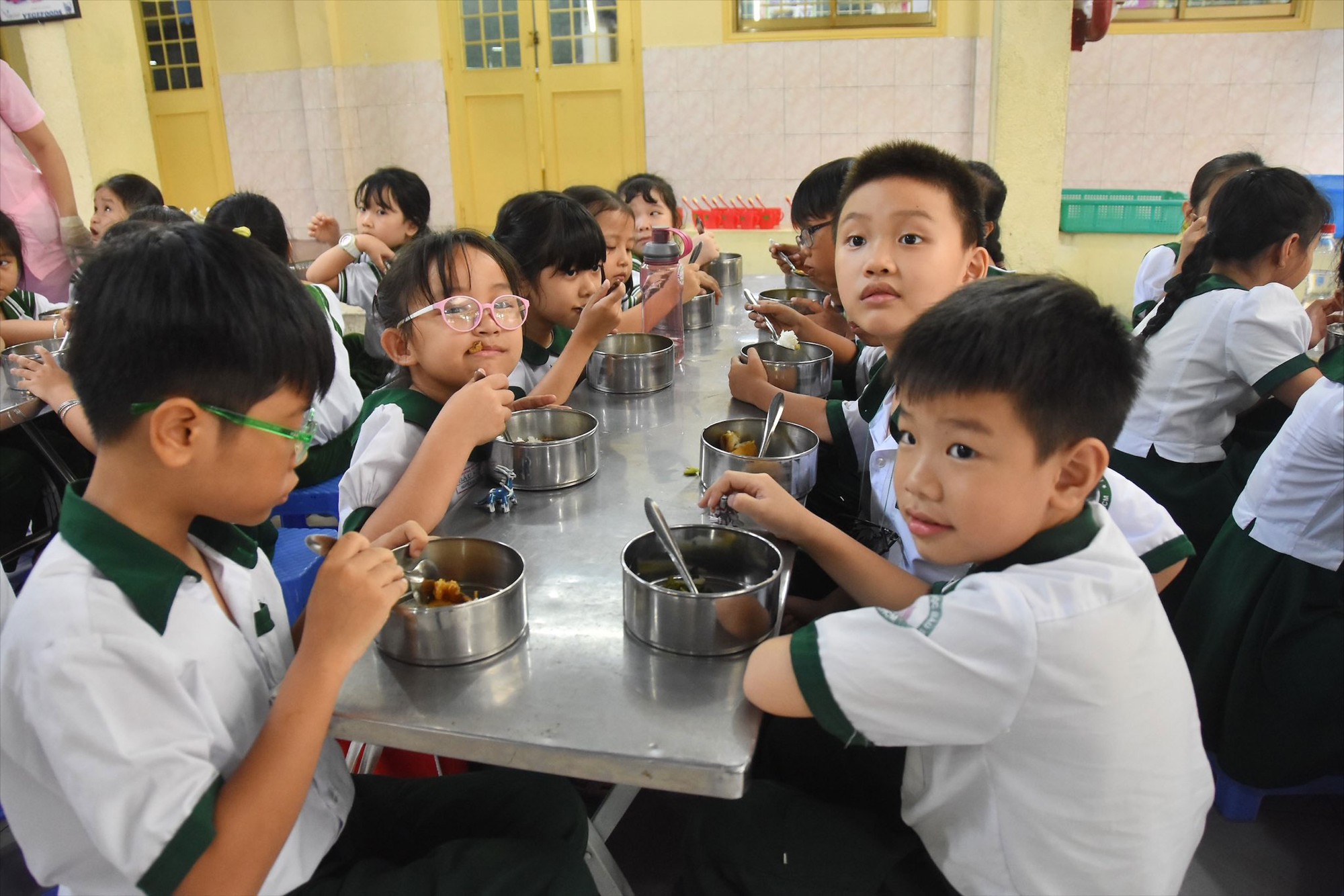 Trường học cân não với các khoản thu - Ảnh 1. Trường học cân não với các khoản thu - Ảnh 1.