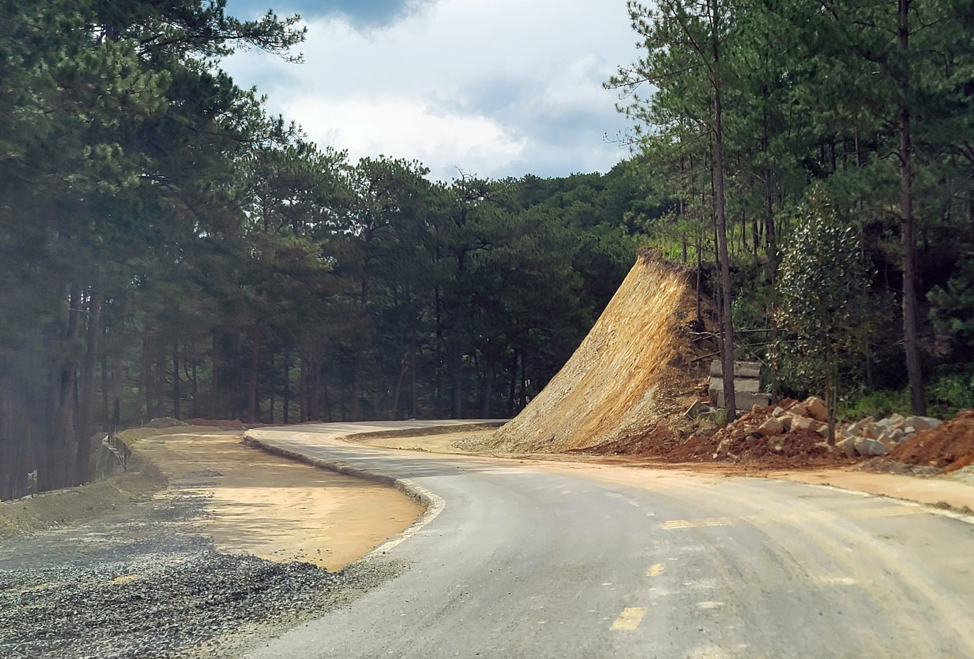 Hình ảnh đèo Prenn uốn lượn qua núi, sắp đưa 3 km vào lưu thông - Ảnh 14.