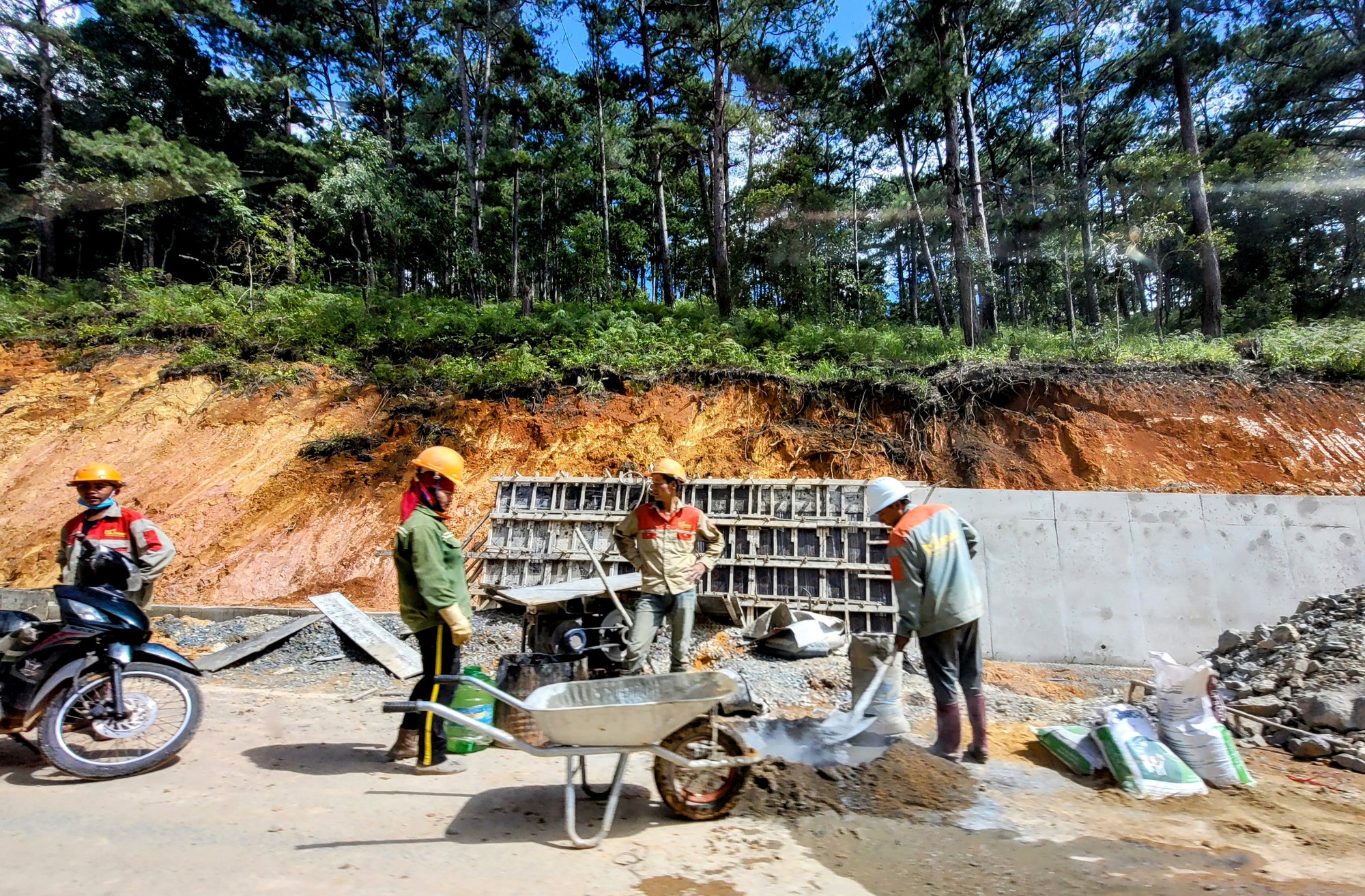 Hình ảnh đèo Prenn uốn lượn qua núi, sắp đưa 3 km vào lưu thông - Ảnh 17.