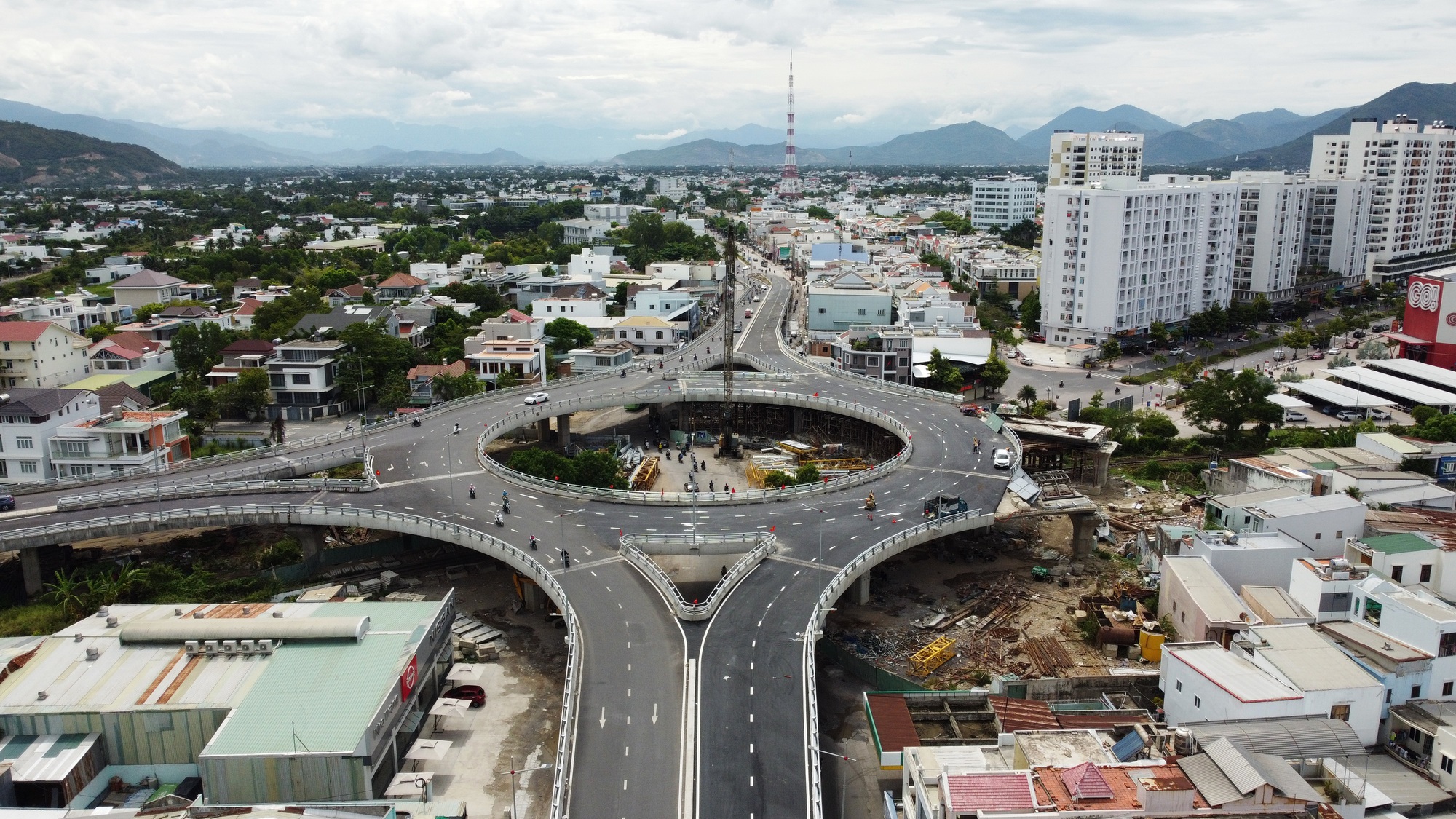 Cận cảnh nút giao 1.200 tỉ đồng vừa thông xe ở Nha Trang  - Ảnh 9.