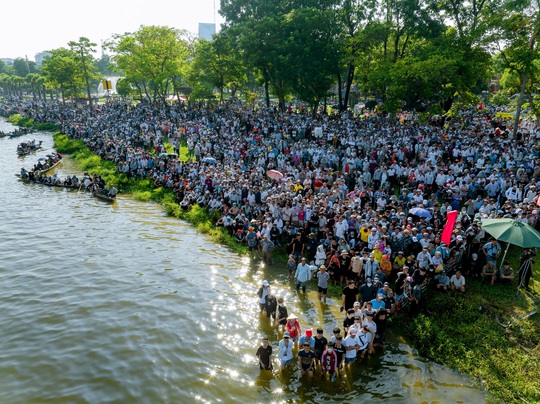 Sông Hàn, Sông Hương đông nghẹt người xem đua thuyền mừng Quốc khánh 2-9 - Ảnh 16.