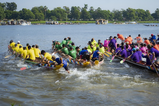 Sông Hàn, Sông Hương đông nghẹt người xem đua thuyền mừng Quốc khánh 2-9 - Ảnh 11.