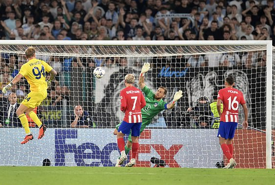 Thủ môn ghi bàn không tưởng, Lazio giật điểm từ tay Atletico Madrid