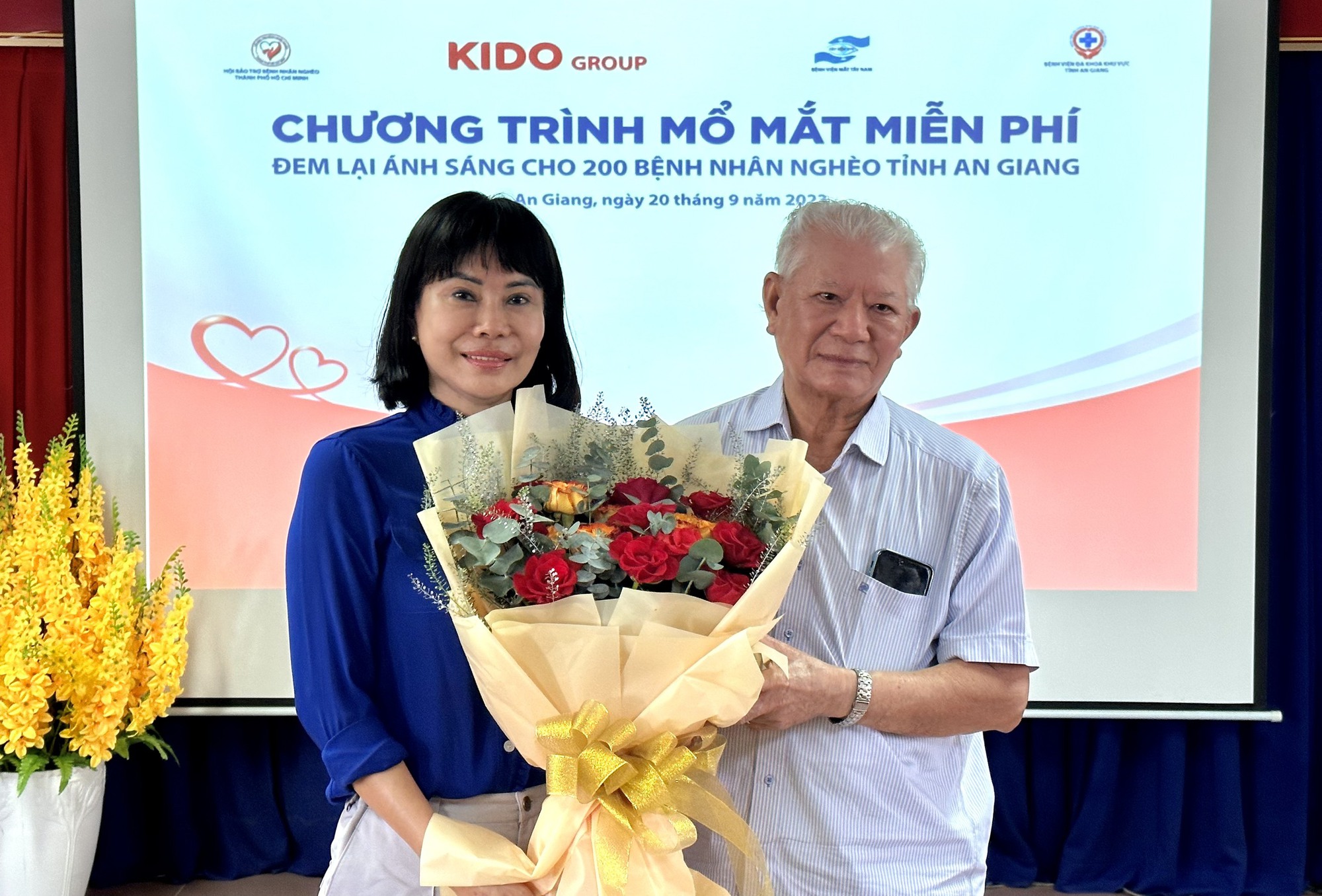 Kido Group sponsors free eye surgery for the poor in An Giang Province. - Photo 1. Tập đoàn Kido tài trợ mỗ mắt miễn phí cho người nghèo tại Tỉnh An Giang. - Ảnh 1.