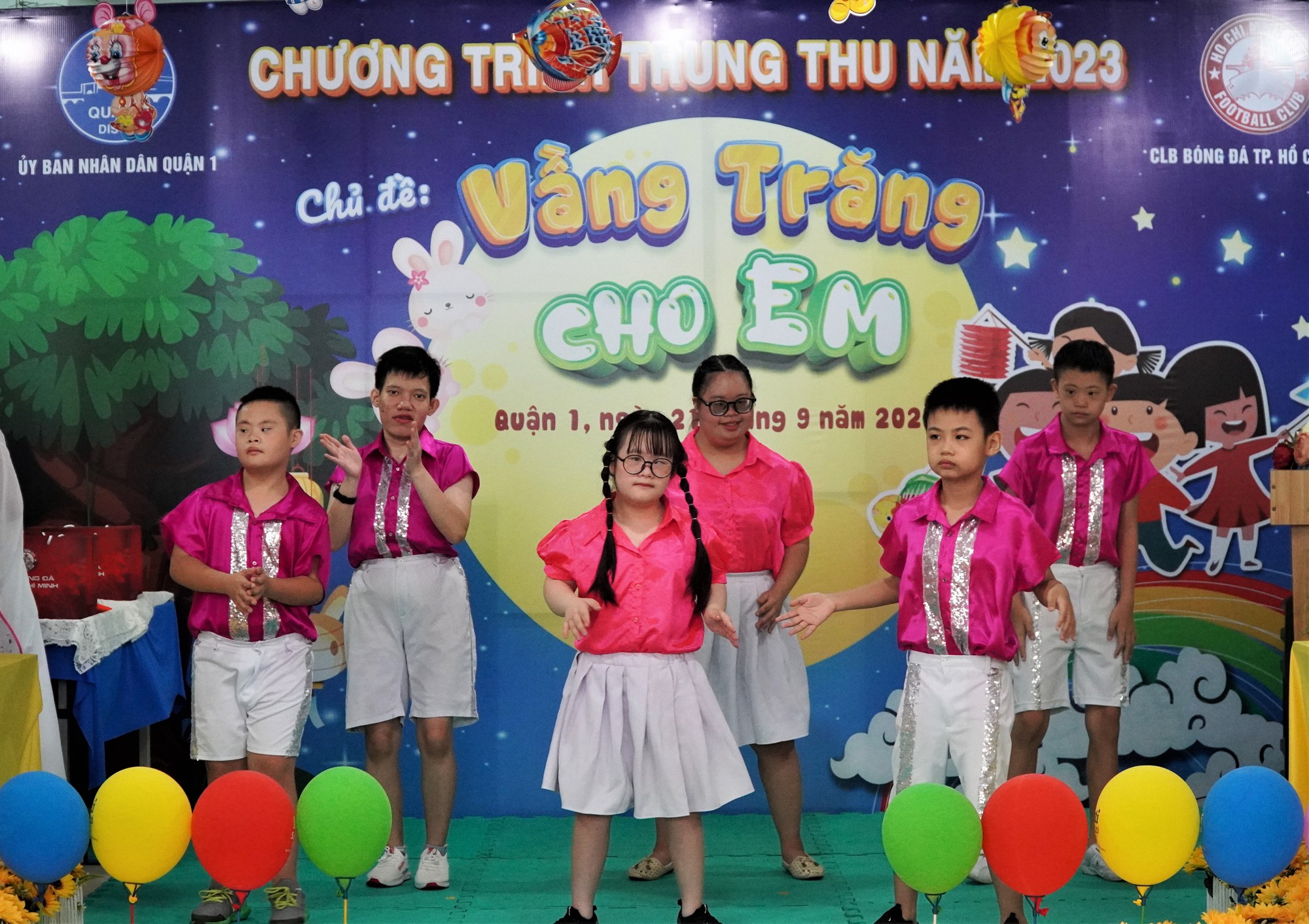 Mang trung thu đến với những học sinh đặc biệt - Ảnh 7.