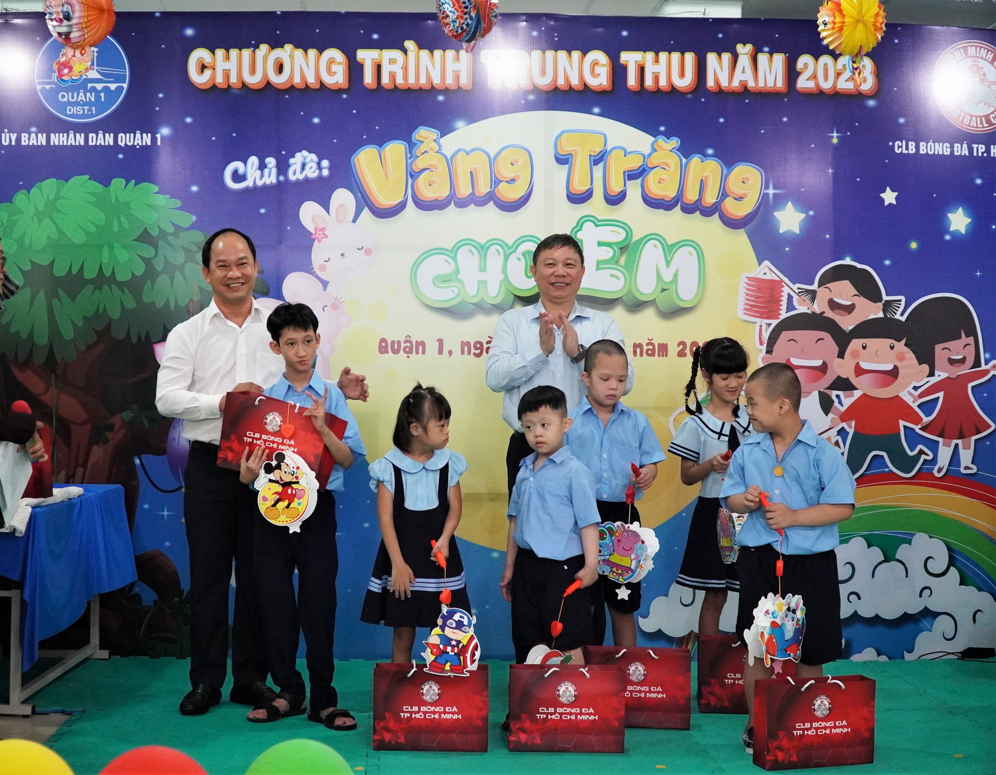 Mang trung thu đến với những học sinh đặc biệt - Ảnh 5.