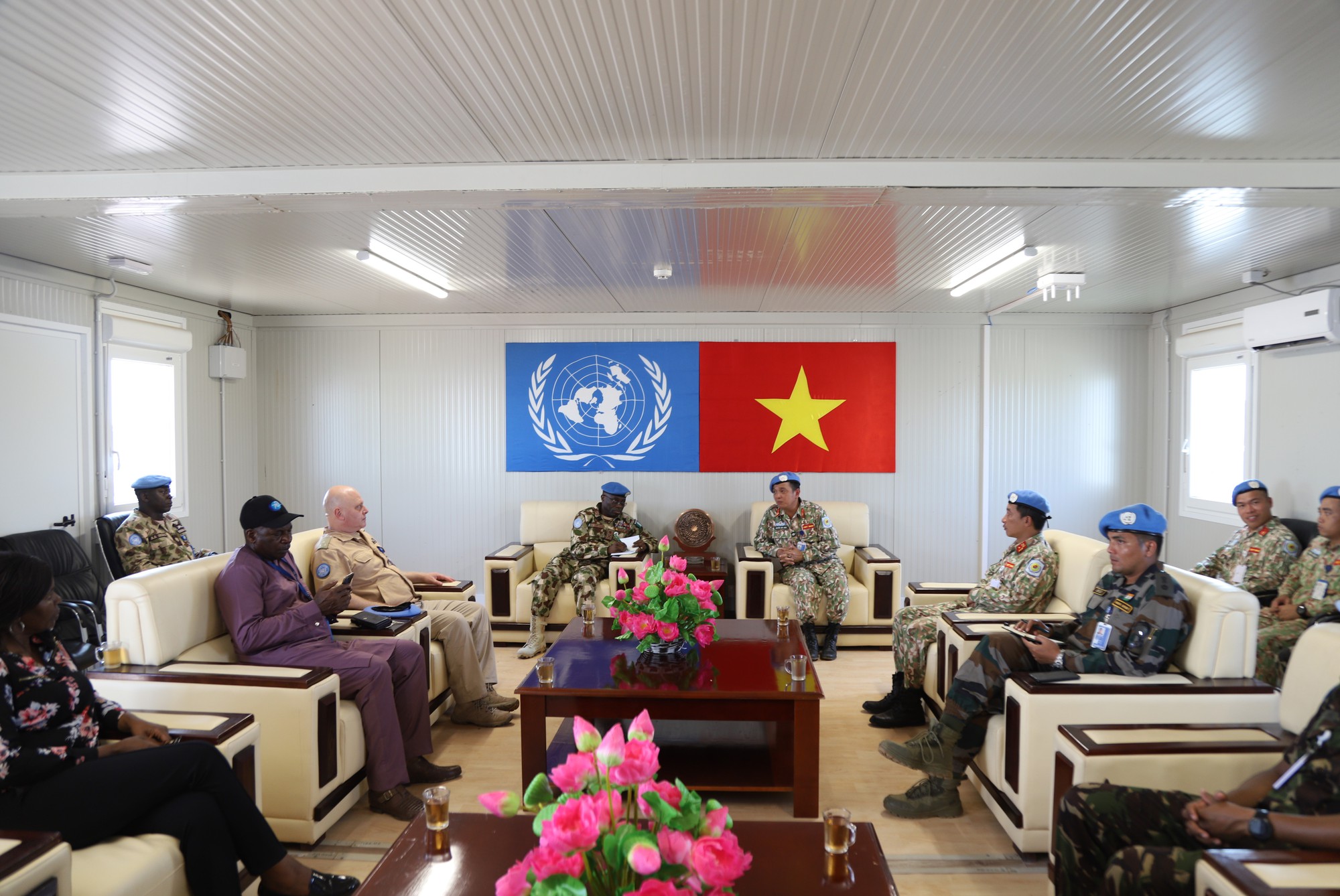 Một ngày với các quân nhân gìn giữ hòa bình tại nơi Đội Công binh Việt Nam đóng quân - Ảnh 3.