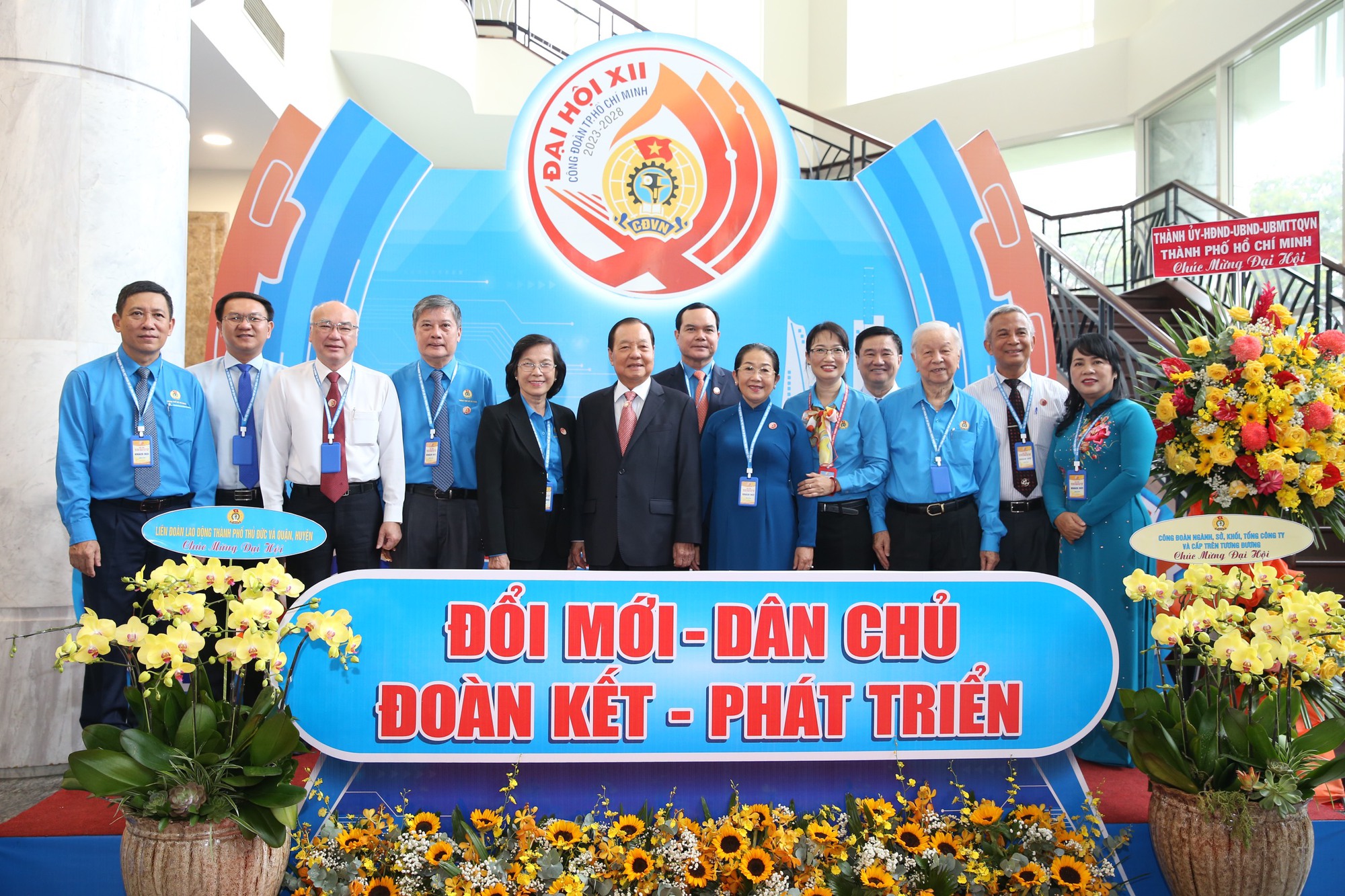 Lãnh đạo Thành ủy TP HCM và Tổng LĐLĐ Việt Nam đến dự phiên bế mạc Đại hội XII Công đoàn TP HCM - Ảnh 4.