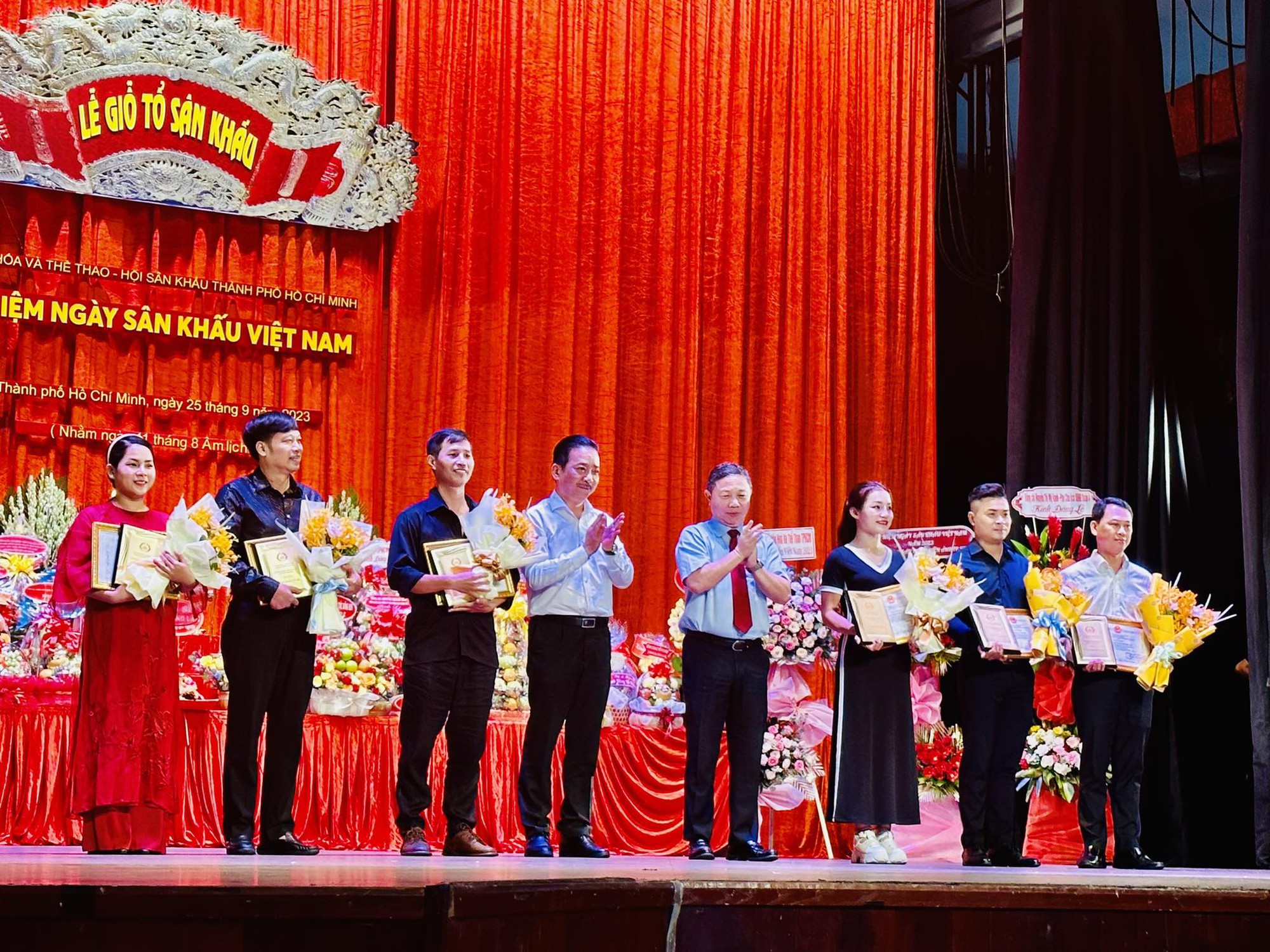 TP HCM long trọng tổ chức lễ Giỗ Tổ sân khấu - Ảnh 1.