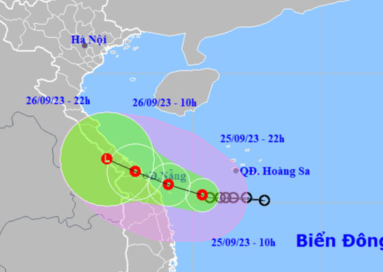 Áp thấp nhiệt đới chỉ cách Quảng Ngãi khoảng 180 km - Ảnh 1.