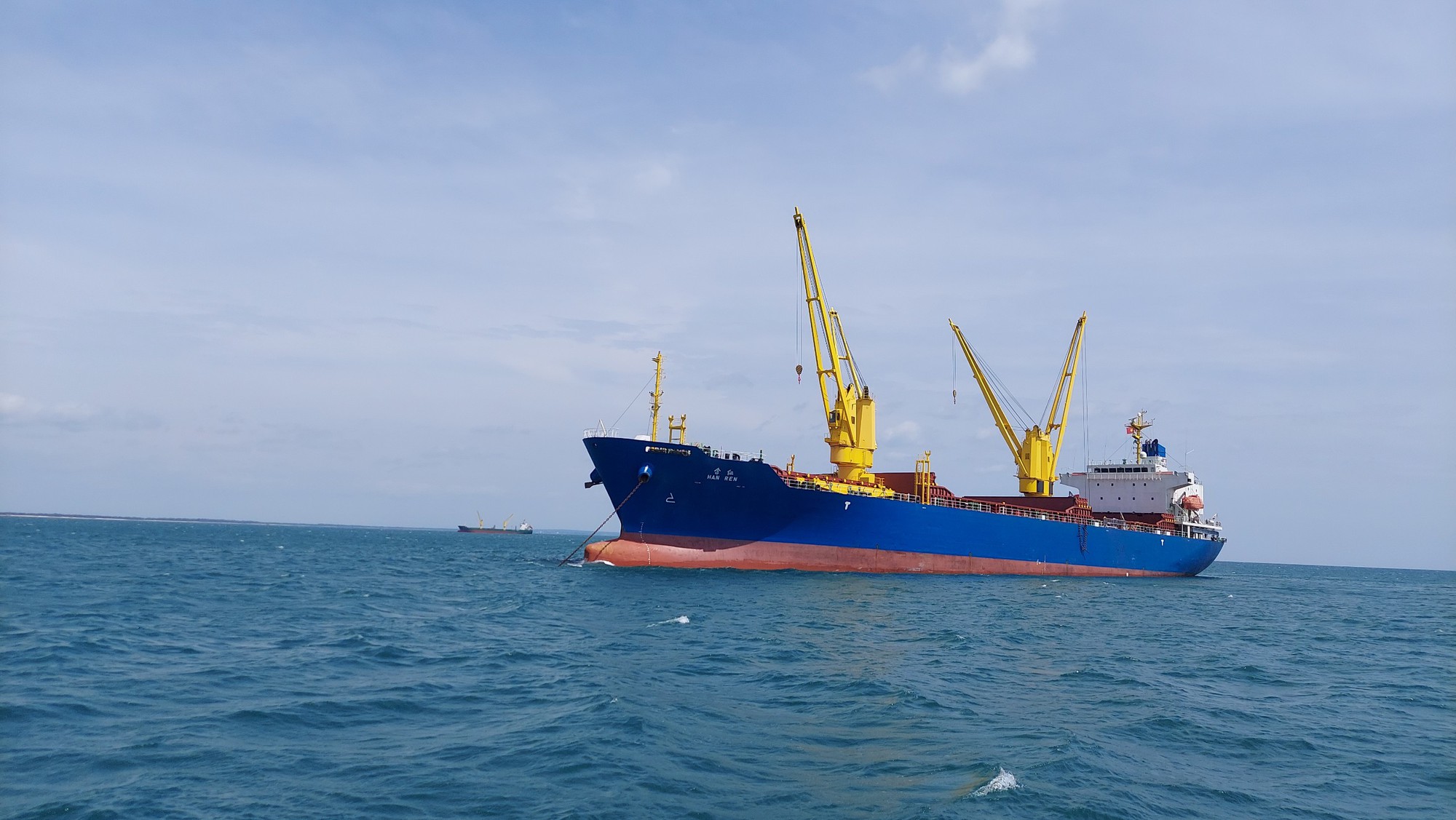 Một ngư dân bị sét đánh tử vong trên biển - Ảnh 1.