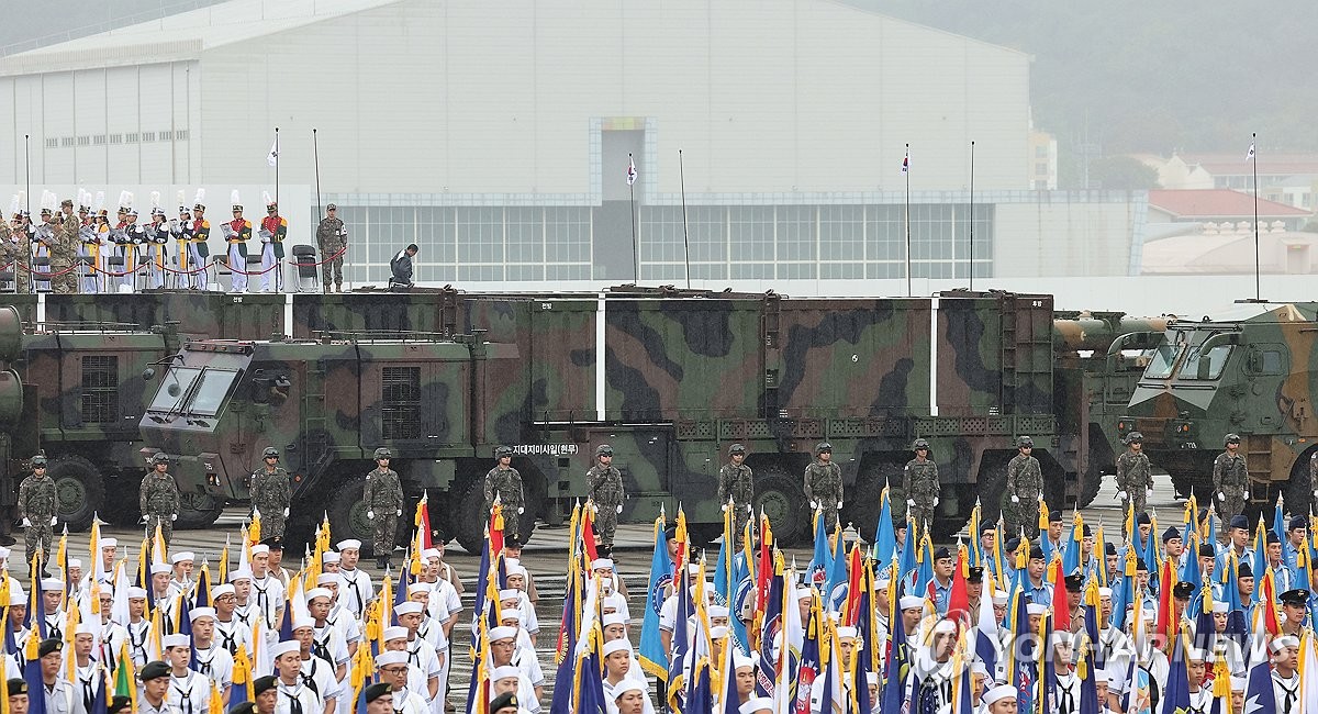 Close-up of Korea's massive military parade - Photo 1.