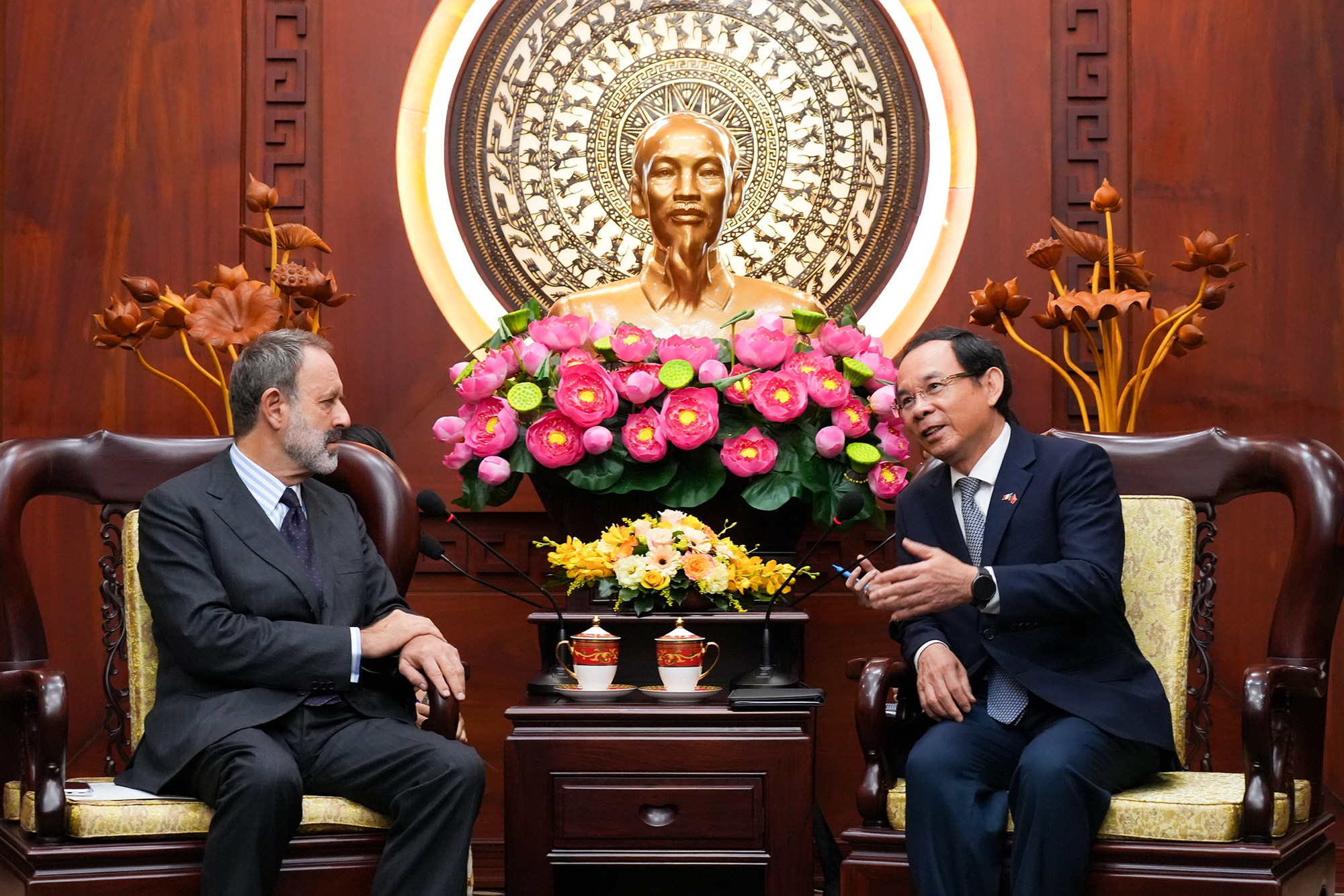 Italian Ambassador to Vietnam: Ho Chi Minh City has many similarities with Milan - Photo 1. Italian Ambassador to Vietnam: Ho Chi Minh City has many similarities with Milan - Photo 1.