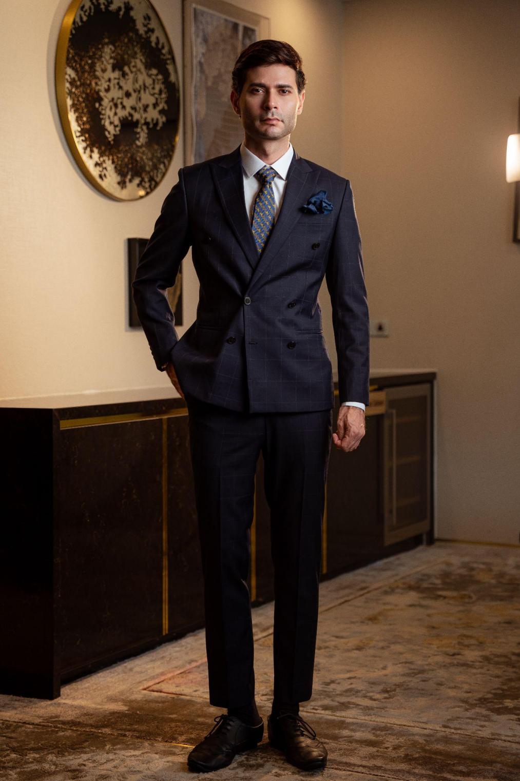 अभिनेता चार्ली विन 41 वर्ष की उम्र में ट्रेंडी फैशन स्टाइल के साथ आगे बढ़ते हुए - फोटो 6. Diễn viên Charlie Win lão hóa ngược ở tuổi 41 với phong cách thời trang thời thượng - Ảnh 6.