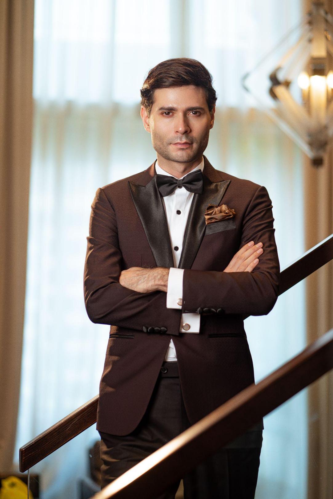 अभिनेता चार्ली विन 41 वर्ष की उम्र में ट्रेंडी फैशन स्टाइल के साथ आगे बढ़ते हुए - फोटो 7. Diễn viên Charlie Win lão hóa ngược ở tuổi 41 với phong cách thời trang thời thượng - Ảnh 7.