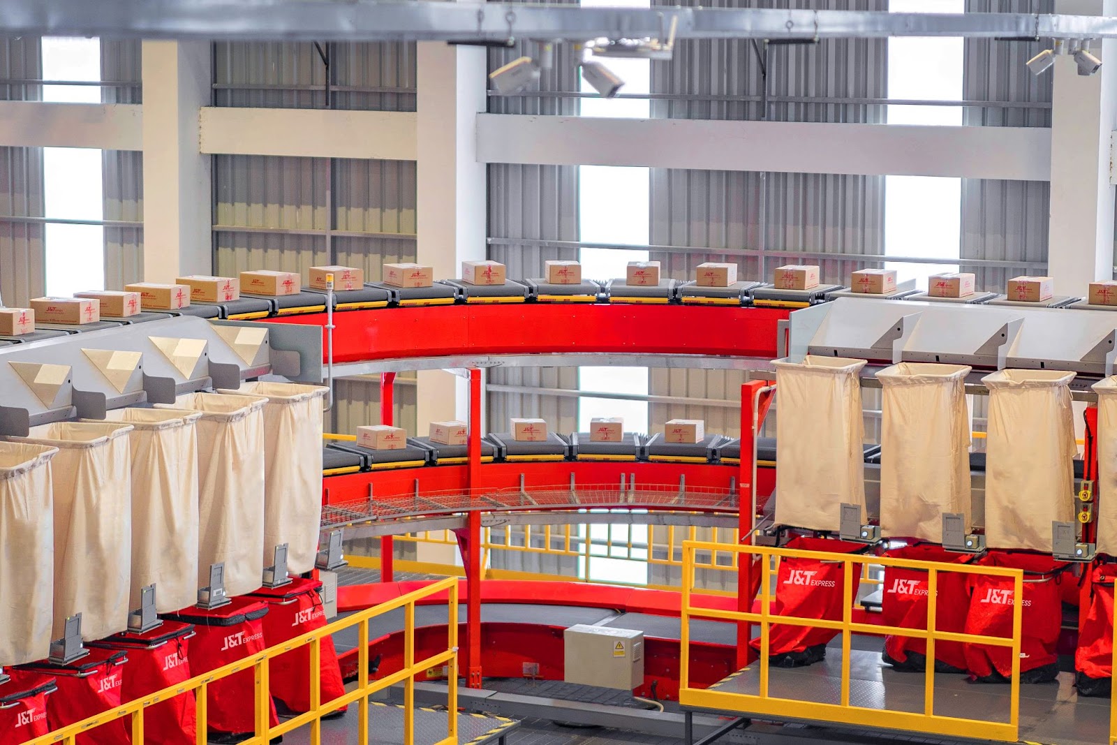 J&T Express hành động vì môi trường góp phần xanh hóa logistics
