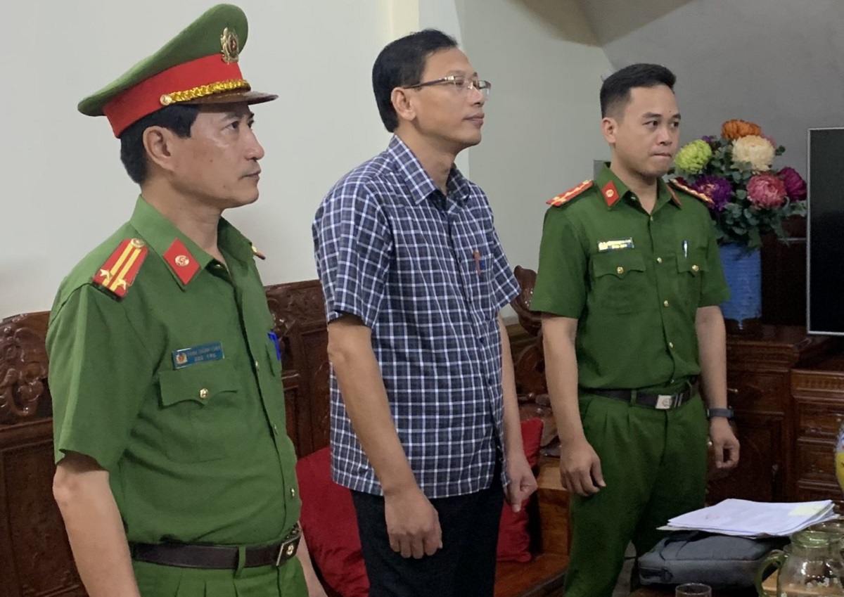 Hiệu trưởng lập khống hồ sơ gây thất thoát 4,7 tỉ đồng bị đình chỉ sinh hoạt đảng - Ảnh 1. Hiệu trưởng lập khống hồ sơ gây thất thoát 4,7 tỉ đồng bị đình chỉ sinh hoạt đảng - Ảnh 1.