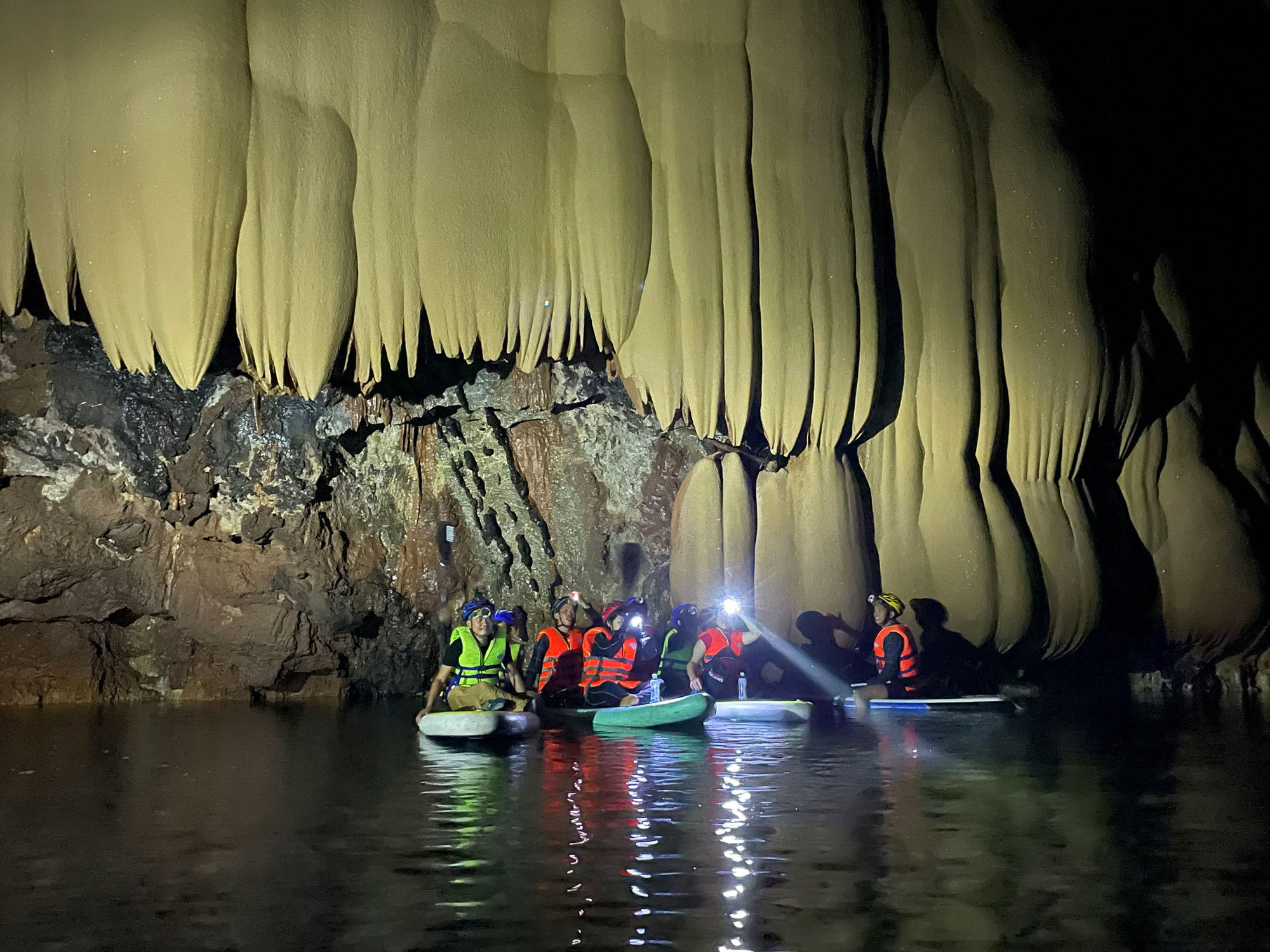 Đánh thức những hang động chưa in dấu chân người - Ảnh 2.