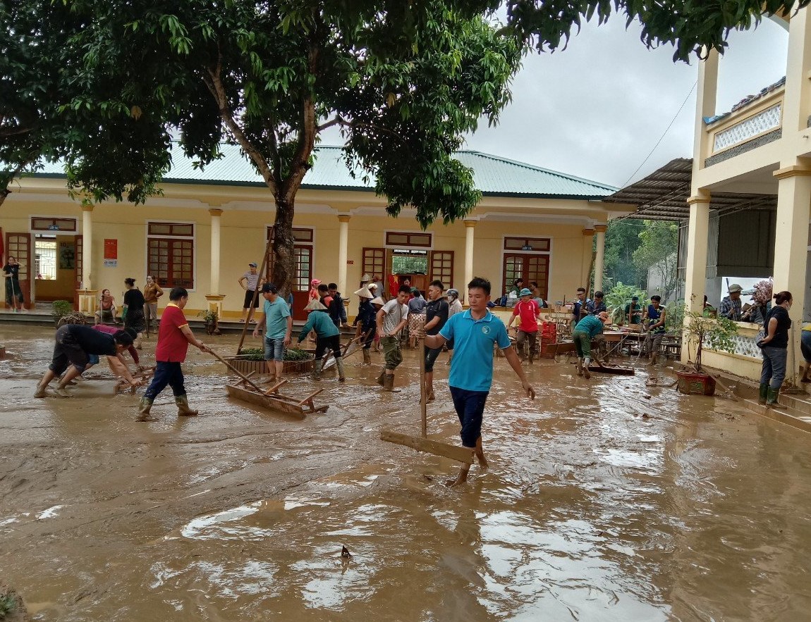 Mưa lớn kết hợp thuỷ điện đồng loạt xả lũ, gần 2.800 nhà dân bị ngập, hư hỏng - Ảnh 2. Mưa lớn kết hợp thuỷ điện đồng loạt xả lũ, gần 2.800 nhà dân bị ngập, hư hỏng - Ảnh 2.