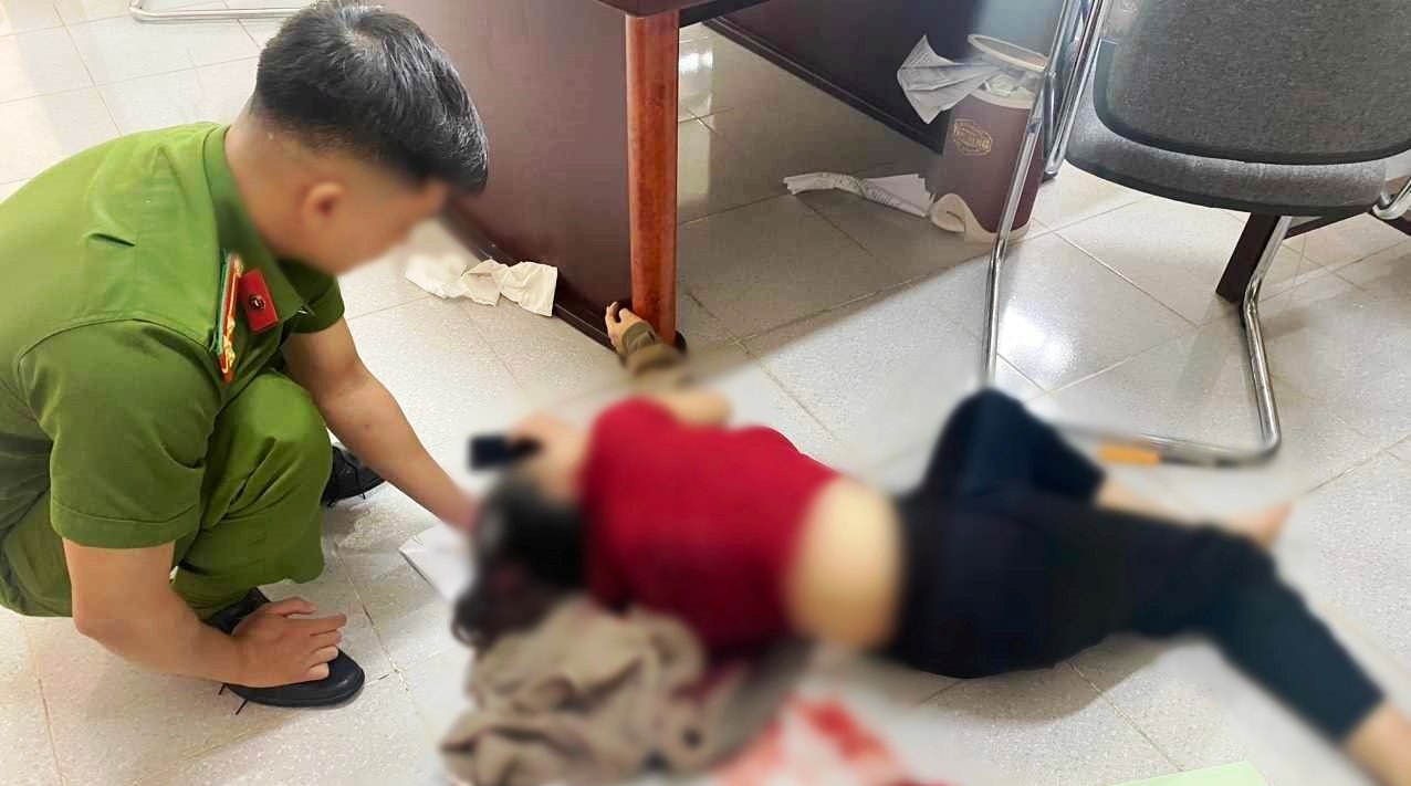 Chồng dùng dao đâm vợ trọng thương khi đang dự phiên tòa hòa giải - Ảnh 1. Chồng dùng dao đâm vợ trọng thương khi đang dự phiên tòa hòa giải - Ảnh 1.