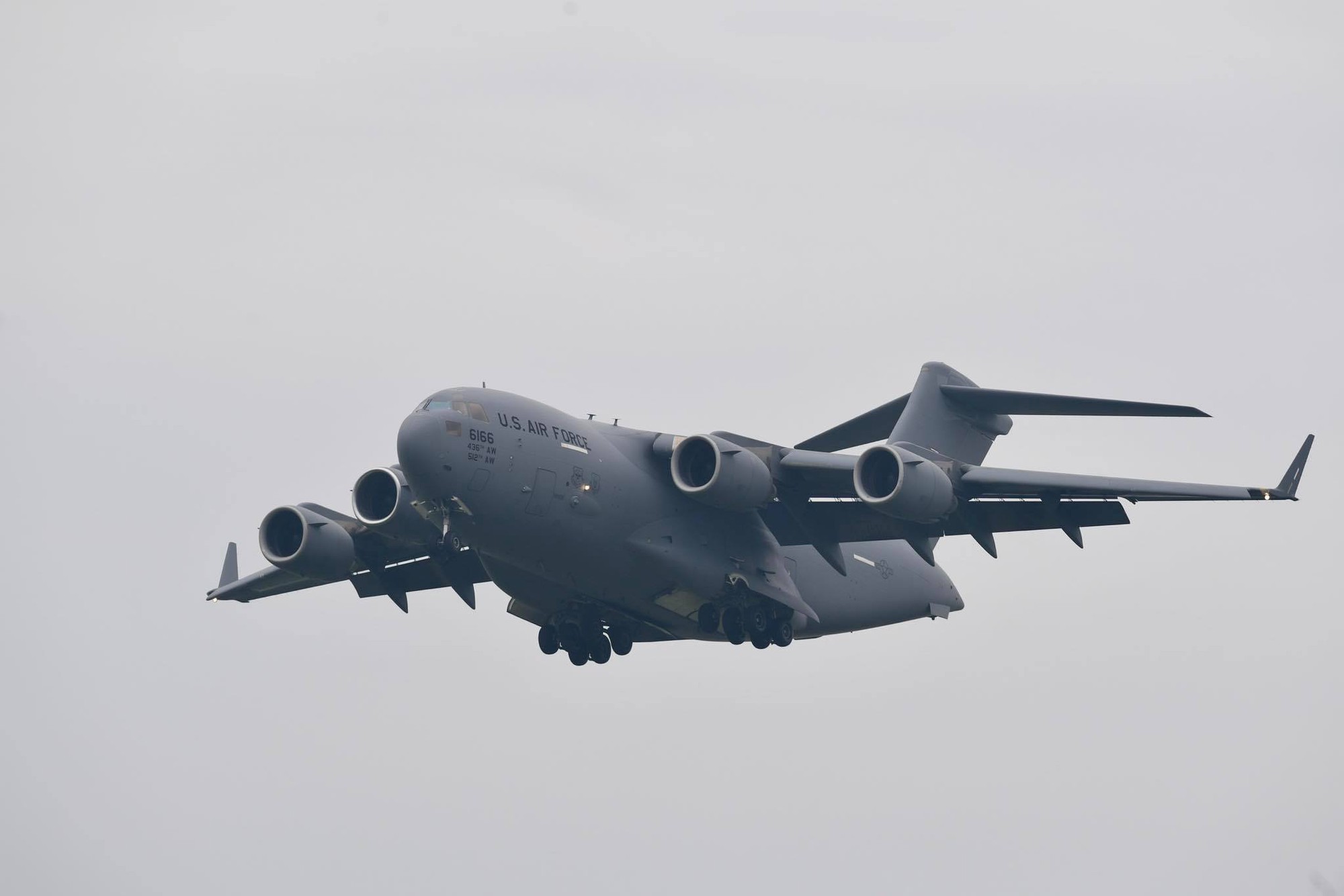 Ngựa thồ C-17 chuyên phục vụ Tổng thống Mỹ liên tiếp đến Hà Nội - Ảnh 4. Ngựa thồ C-17 chuyên phục vụ Tổng thống Mỹ liên tiếp đến Hà Nội - Ảnh 4.