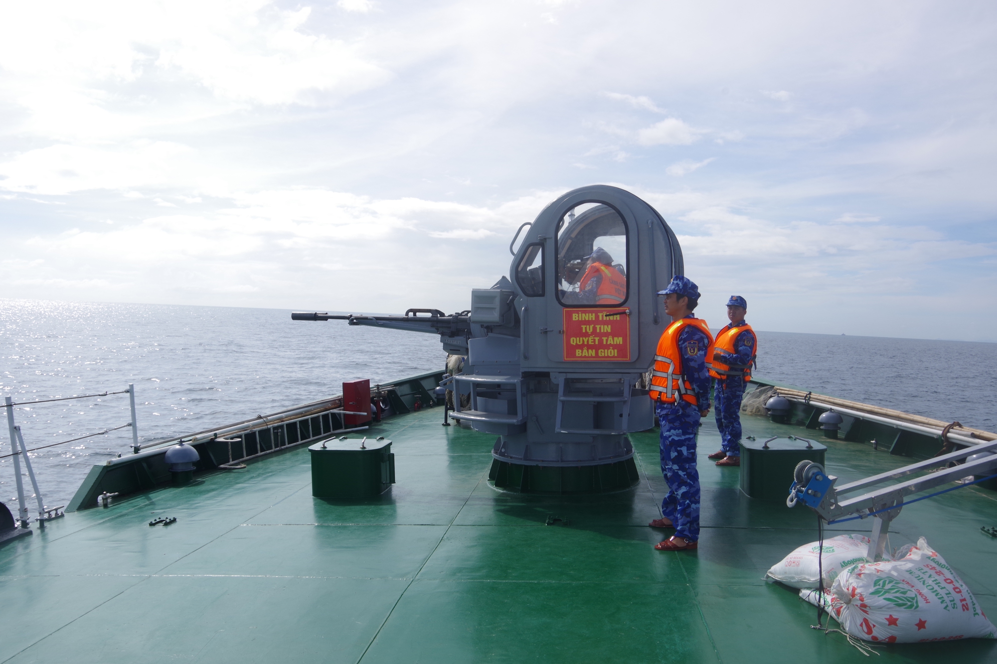 Bộ Tư lệnh Vùng Cảnh sát biển 2 diễn tập, bắn đạn thật trên biển - Ảnh 2. Bộ Tư lệnh Vùng Cảnh sát biển 2 diễn tập, bắn đạn thật trên biển - Ảnh 2.