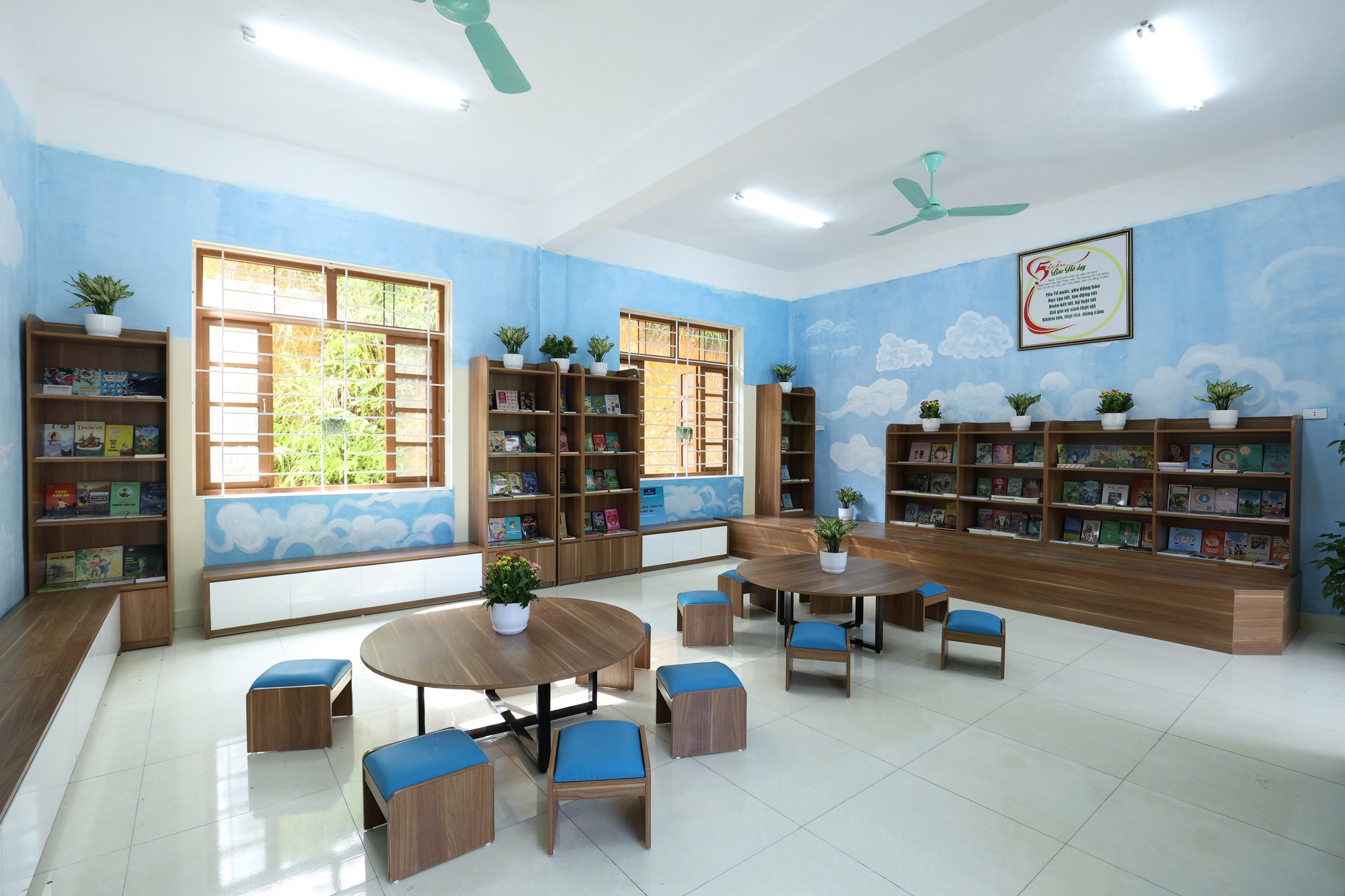 Vietnam Airlines xây dựng Thư viện xanh cho trẻ em tại vùng cao đặc biệt khó khăn - Ảnh 4.