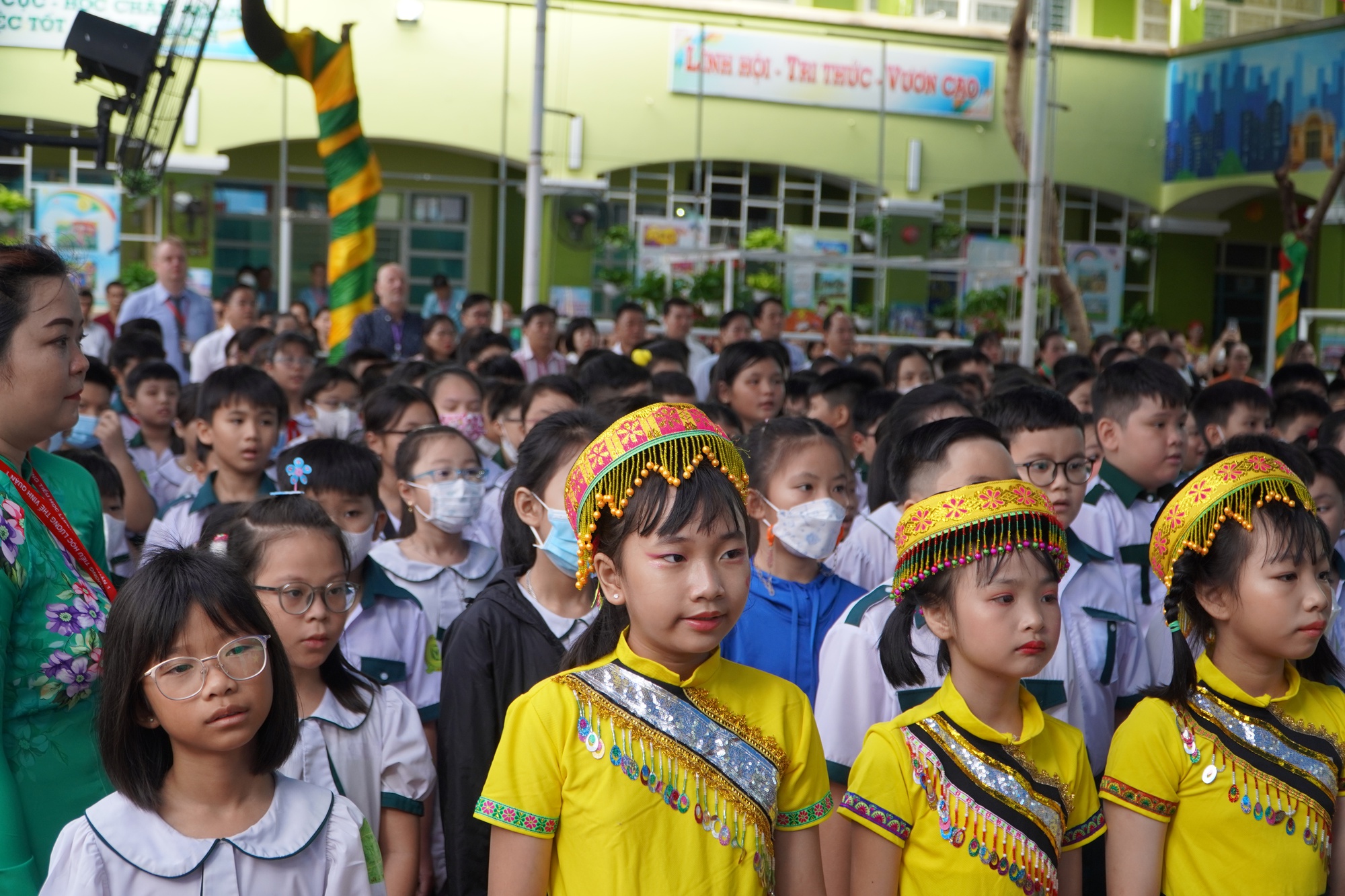 Trường Tiểu học Lương Thế Vinh đón nhận Huân chương, rộn ràng khai giảng - Ảnh 7.